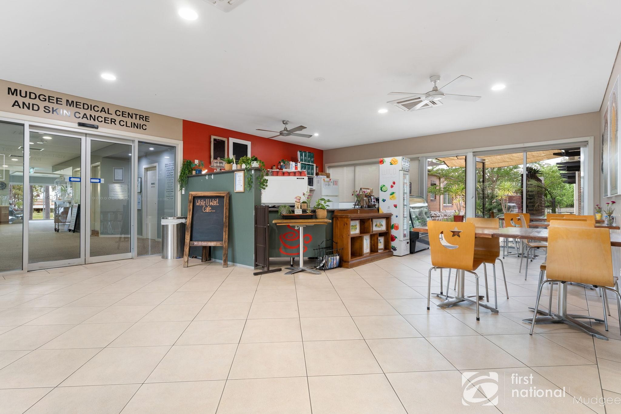 While U Wait Cafe 655399 1