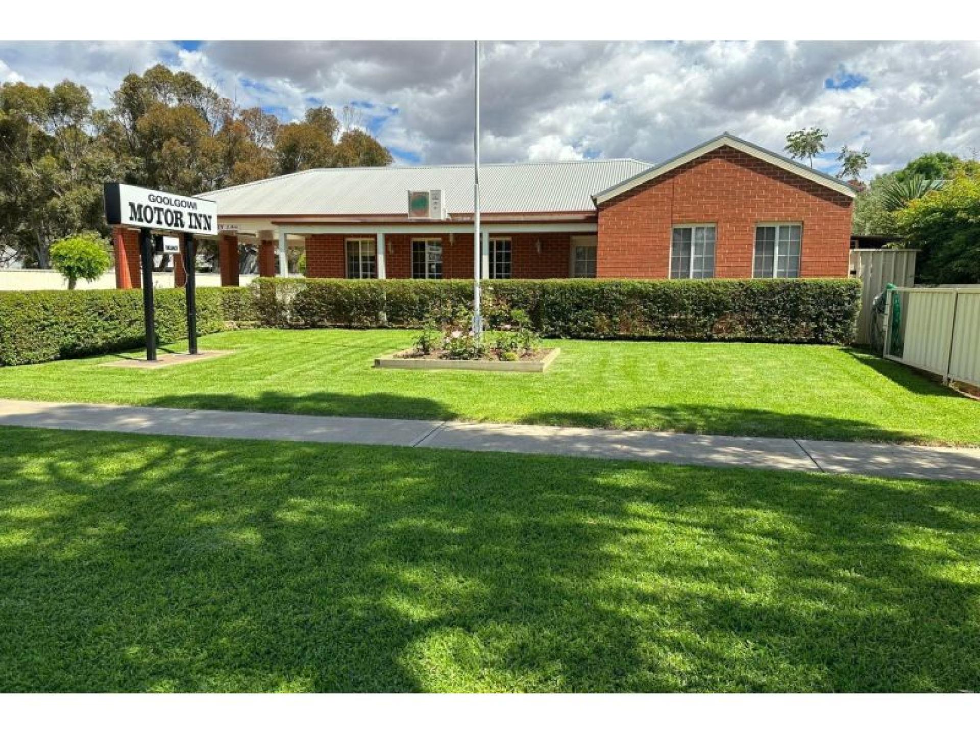 Goolgowi Motor Inn  656151 1