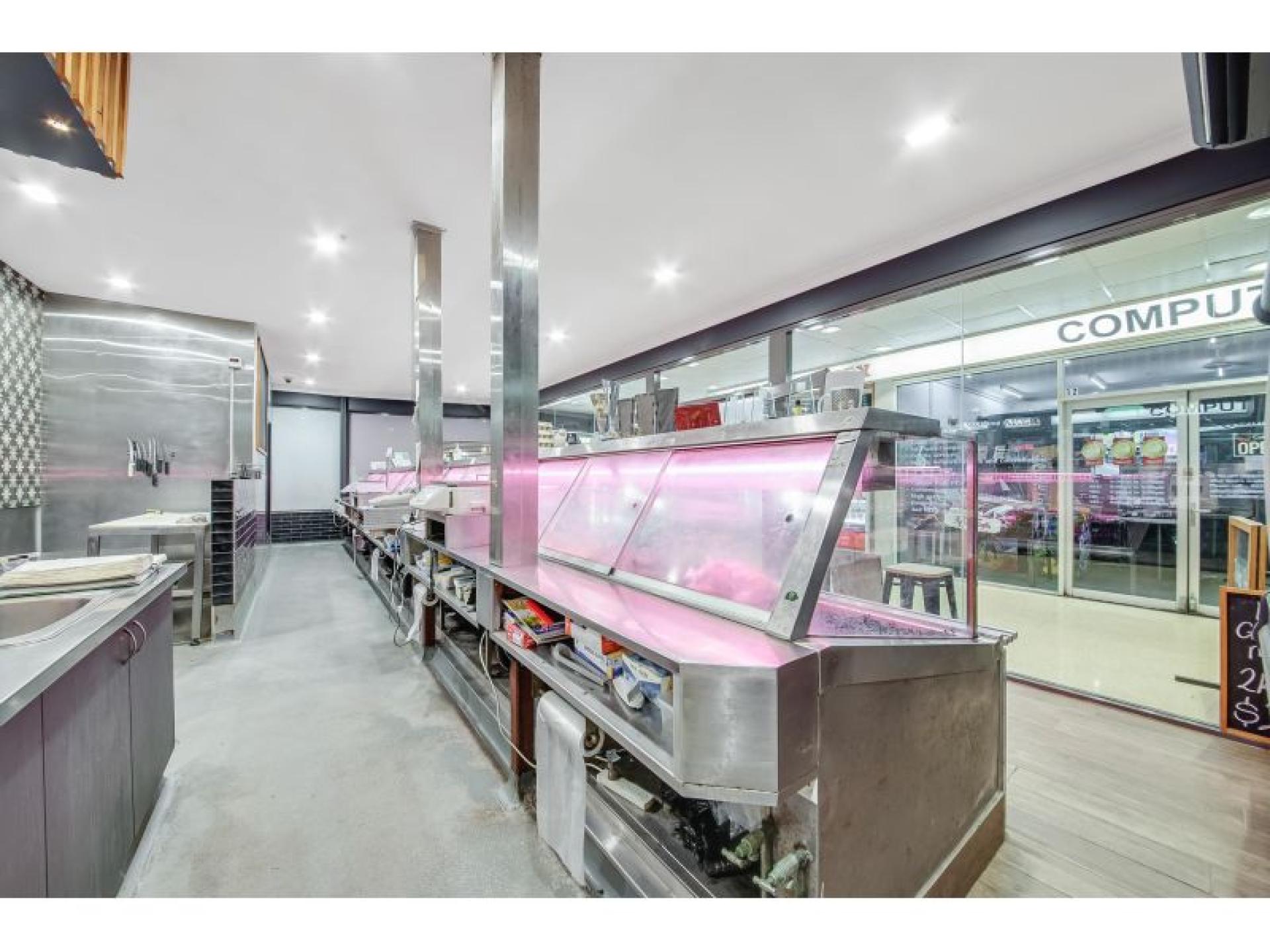 Under Offer - Leading 656879 3