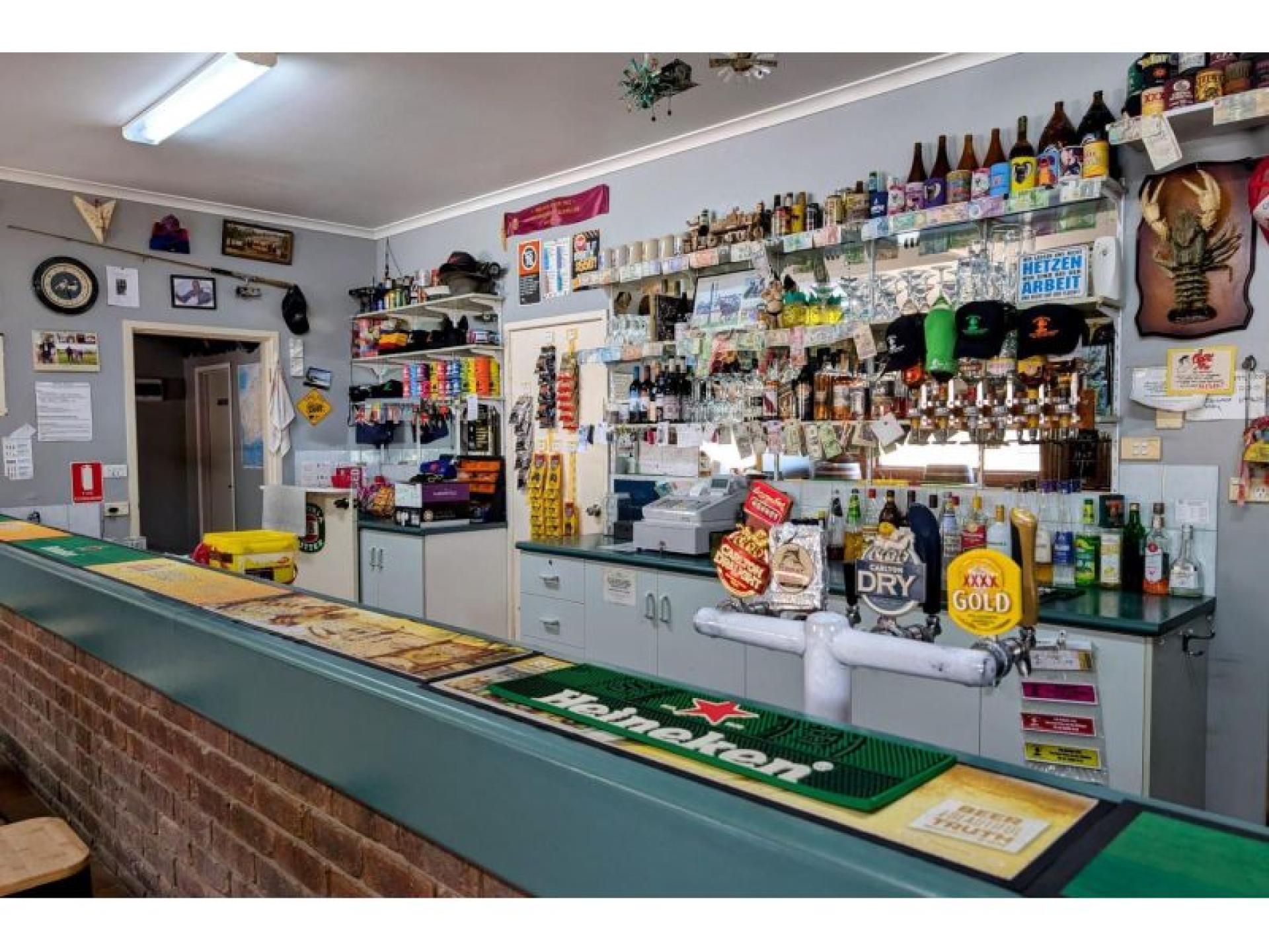 Post Office Hotel & 657448 3