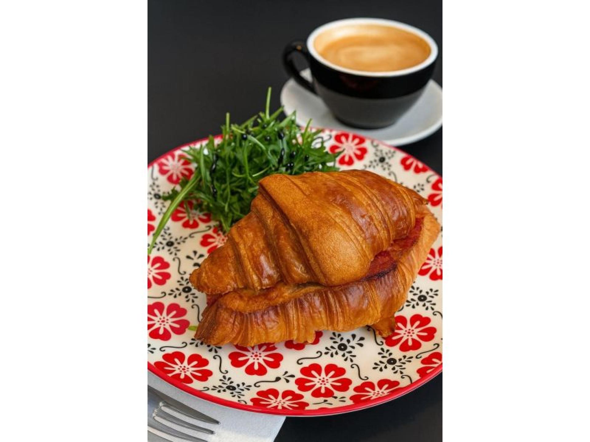 Under Offer: Calling All 657686 2