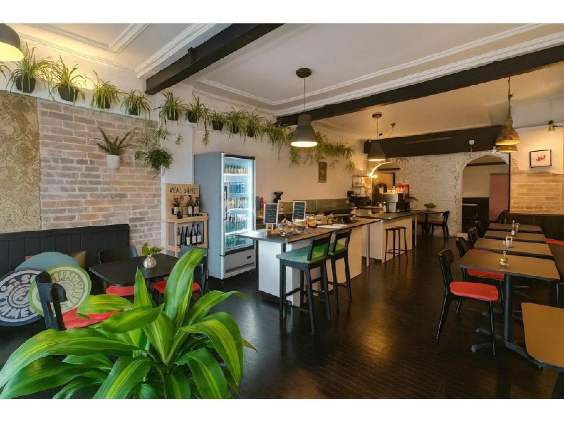 Under Offer: Calling All 657686 3