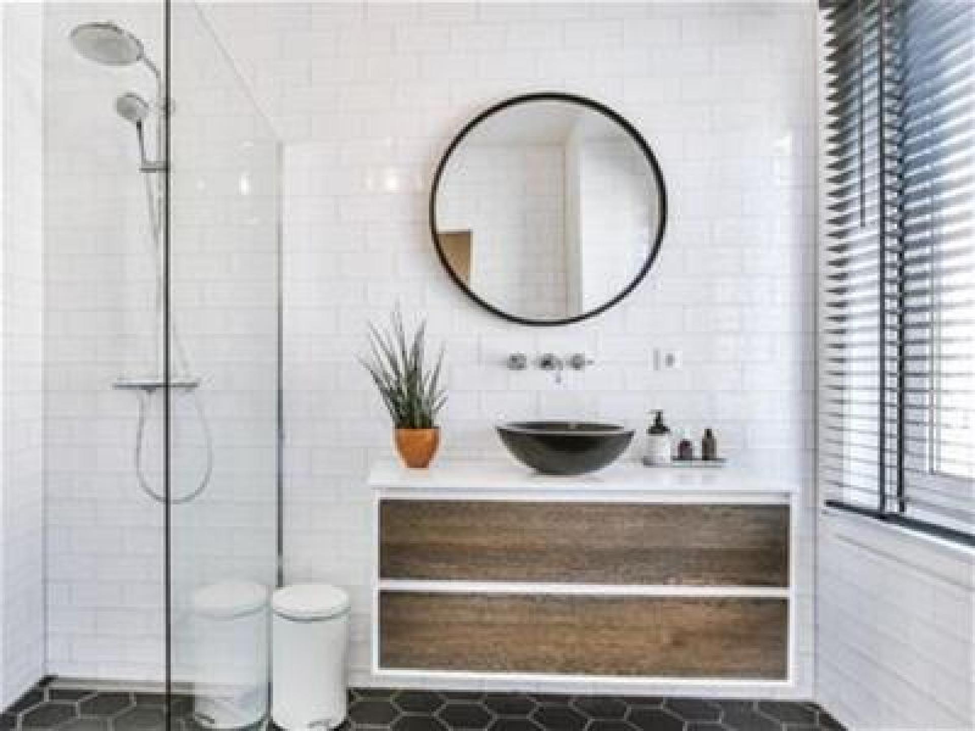 Bathroom Sales & Showroom 657826 1