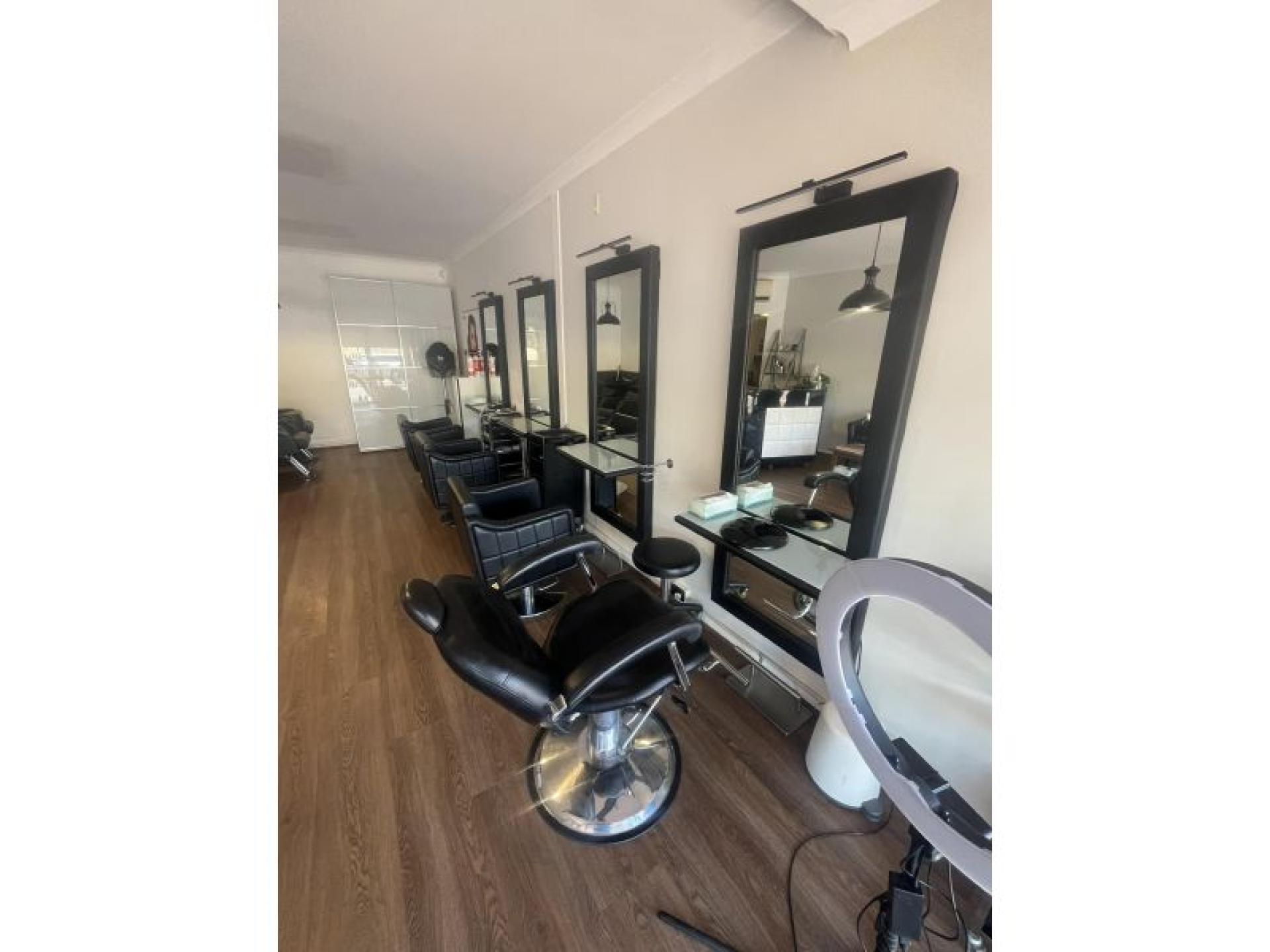 Fantastic Hair Salon In 658316 3