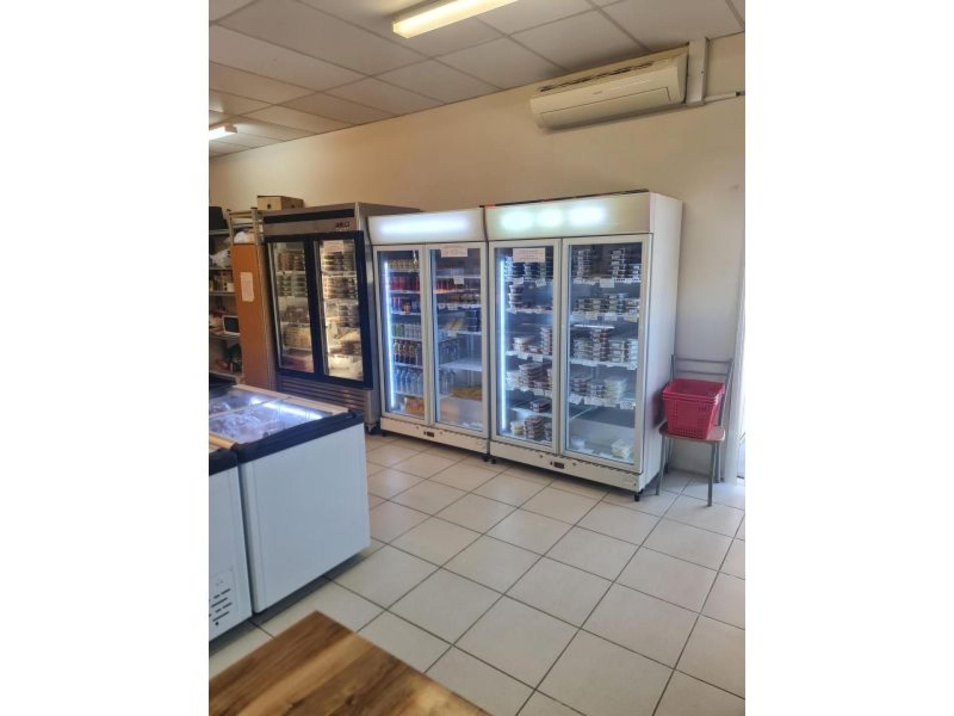 Well Presented Deli / 658321 1