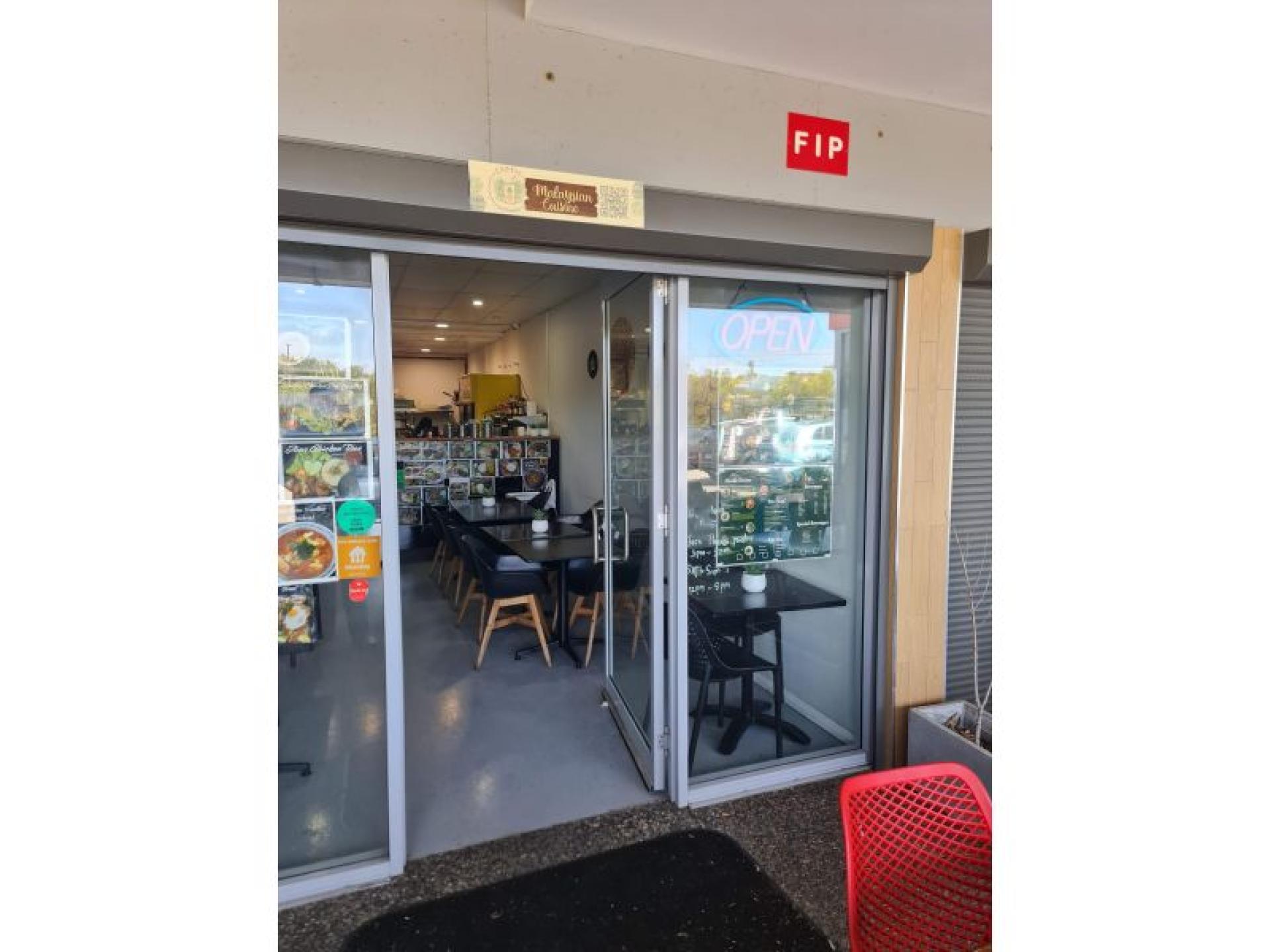 Well Presented Asian Restaurant 658386 3