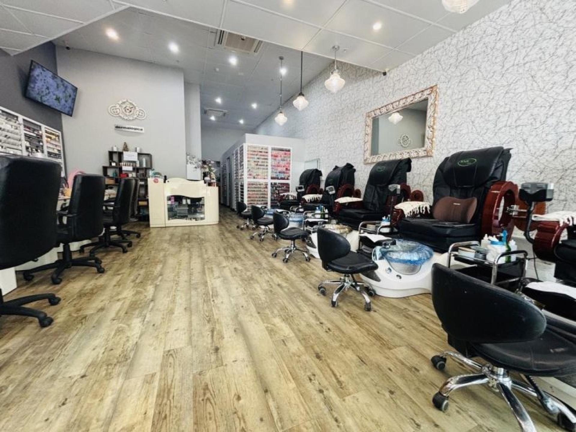 Under Offer - Nails 658451 2
