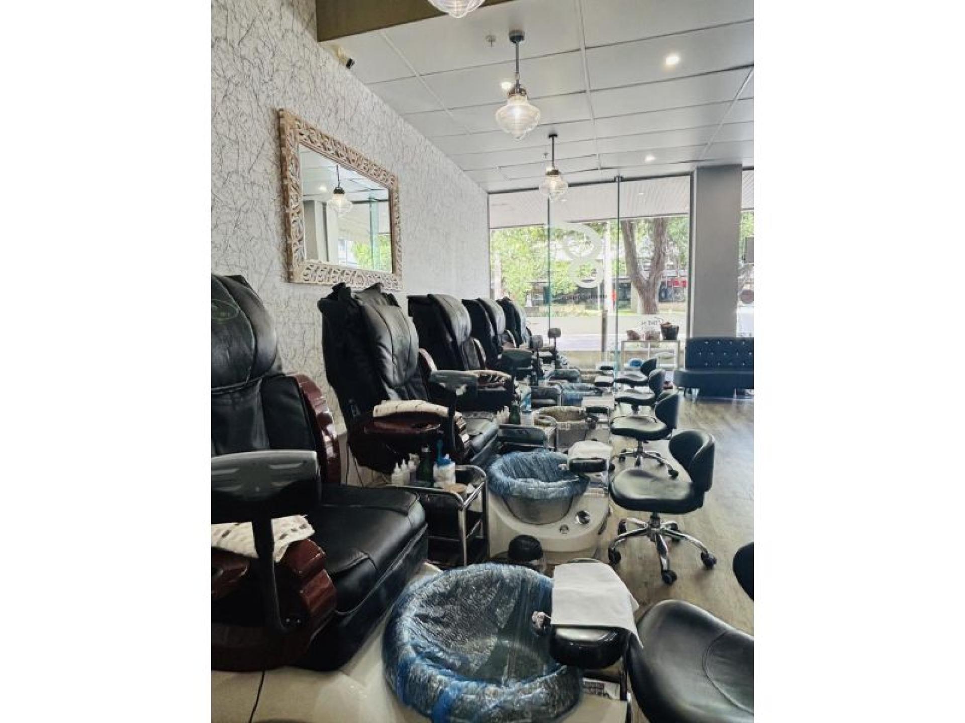 Under Offer - Nails 658451 3