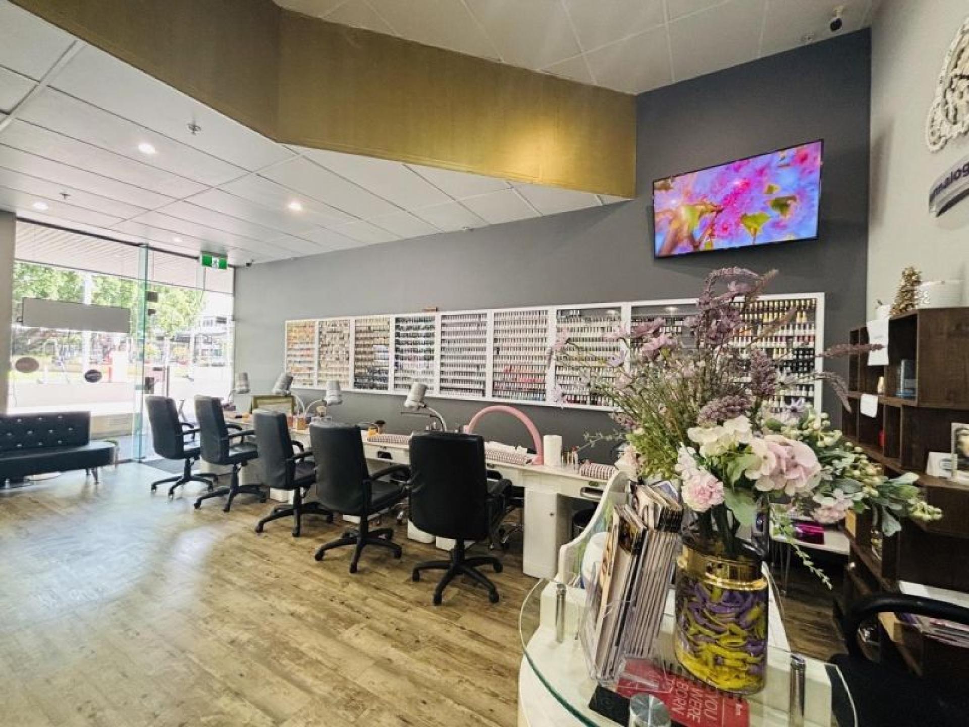 Under Offer - Nails 658451 1