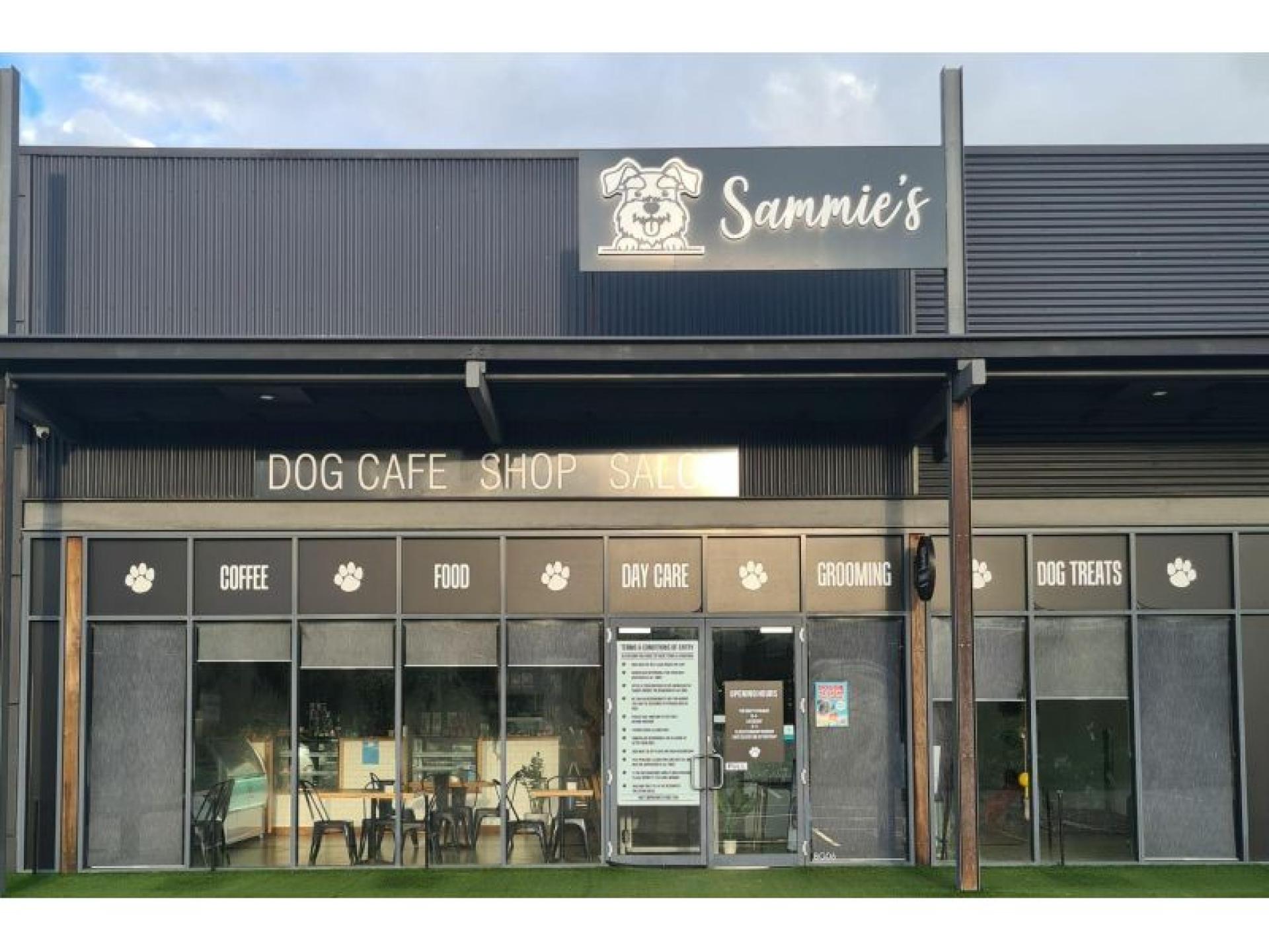 Dog Cafe And Spa 658911 1
