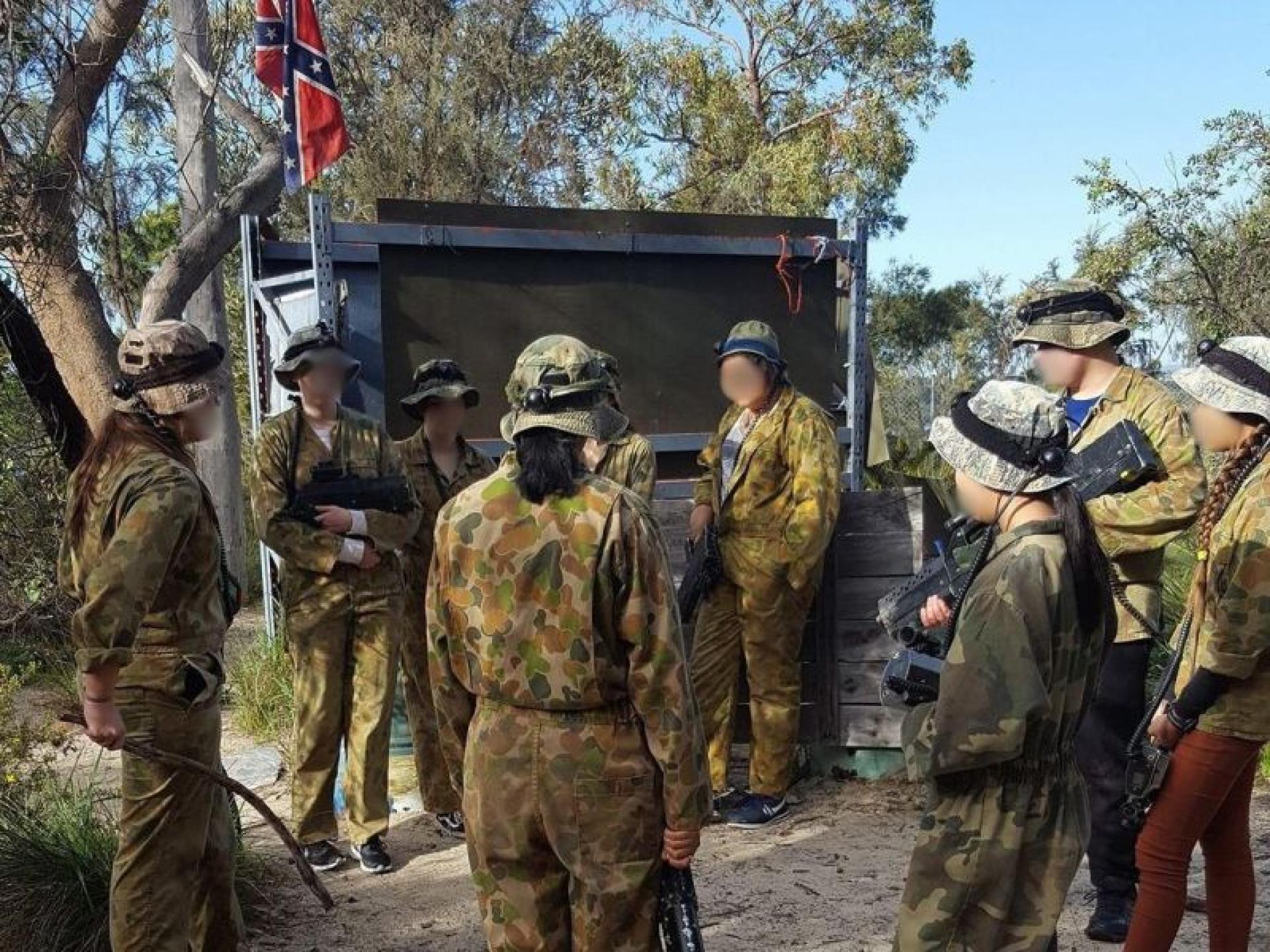 Thriving Outdoor Entertainment / 659108 3