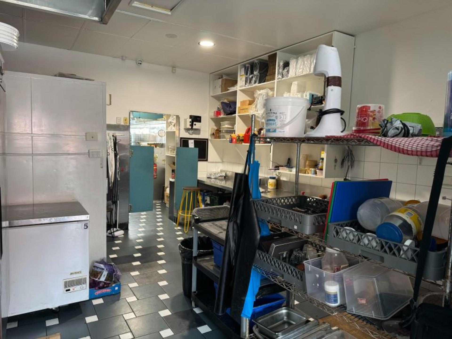 Sold - Takeaway Authentic 659123 3