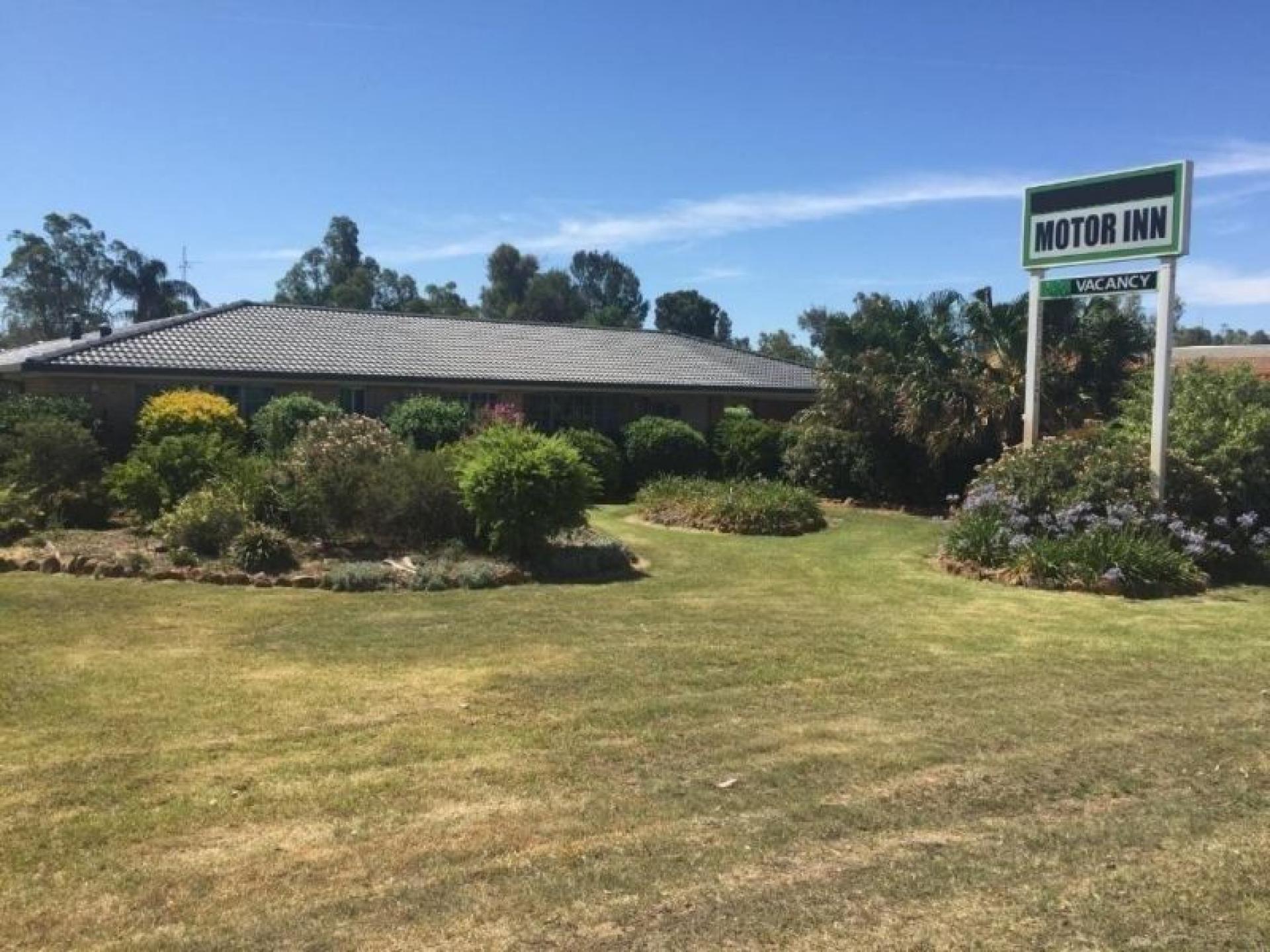 Outback Motel Oasis With 659588 1