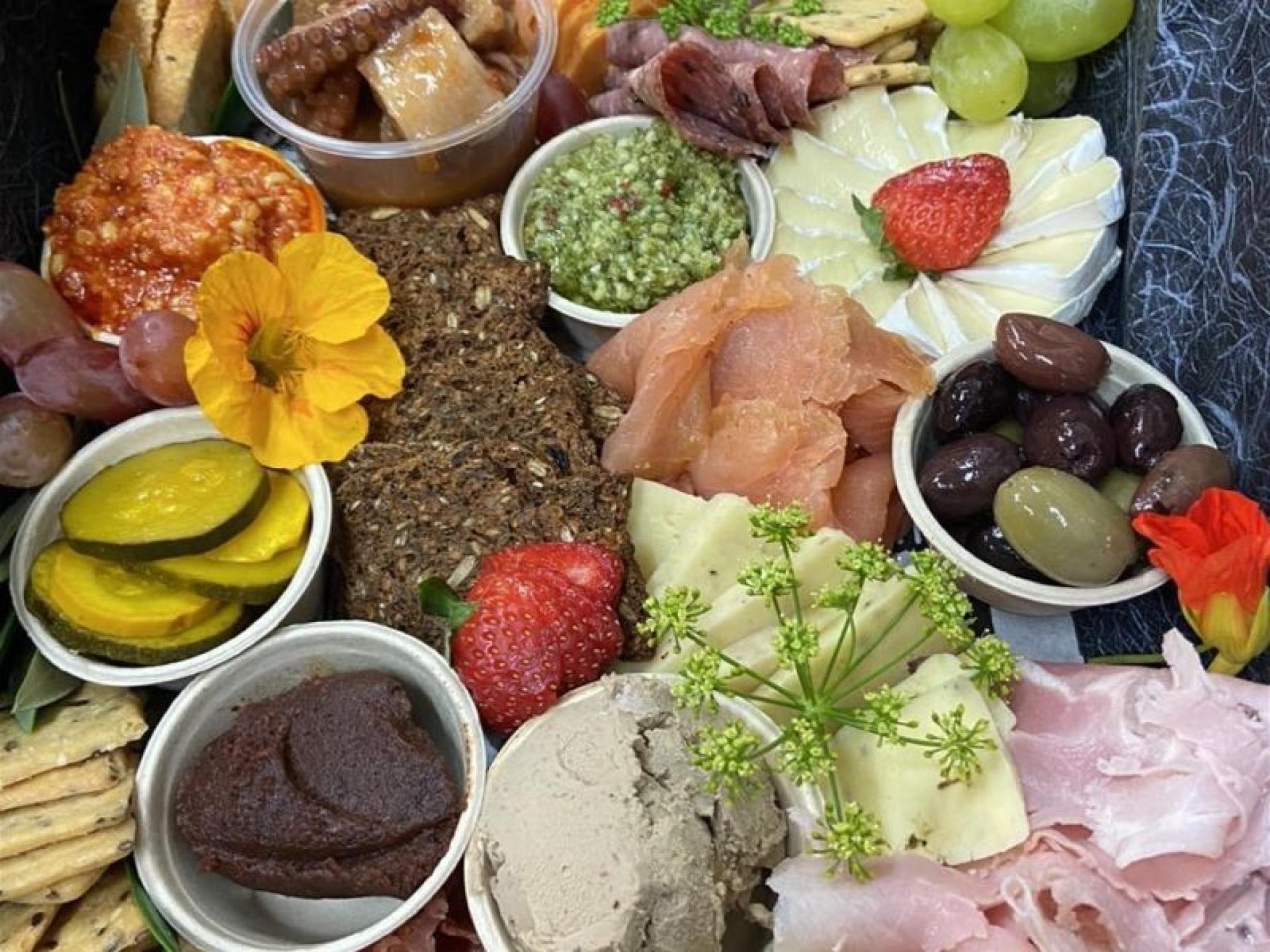 Popular Restaurant/cafe/deli And Freehold 659894 2