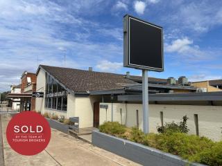 STRONG TRADER, SOLID PROFITS, NEWELL AND STURT HIGHWAYS - 985MF
