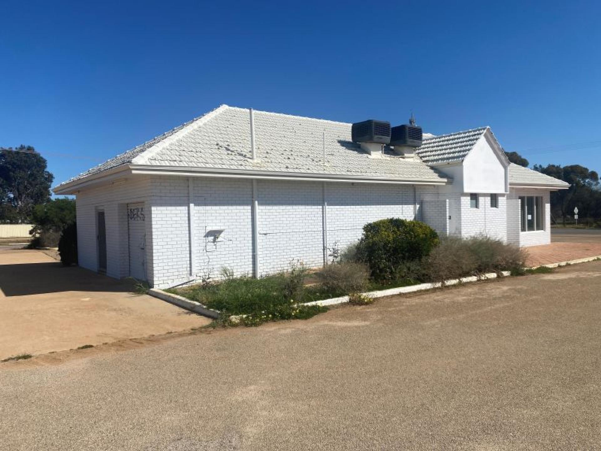 Takeaway Food & Petrol 660030 3