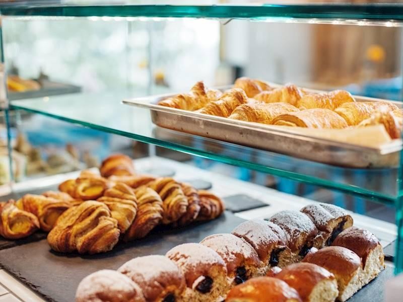 5 Day Cafe & 660106 3