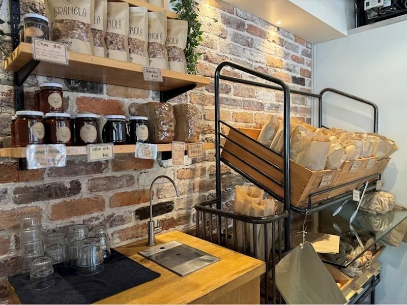 Thriving Inner-city Cafe | 660409 2