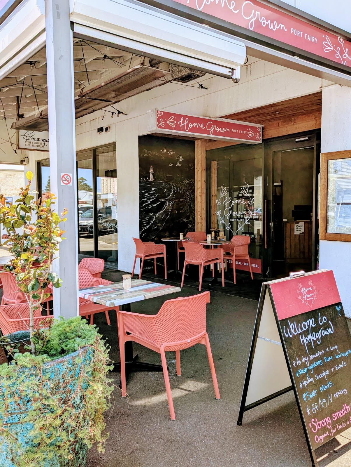 Vibrant Popular Cafe In 660456 1