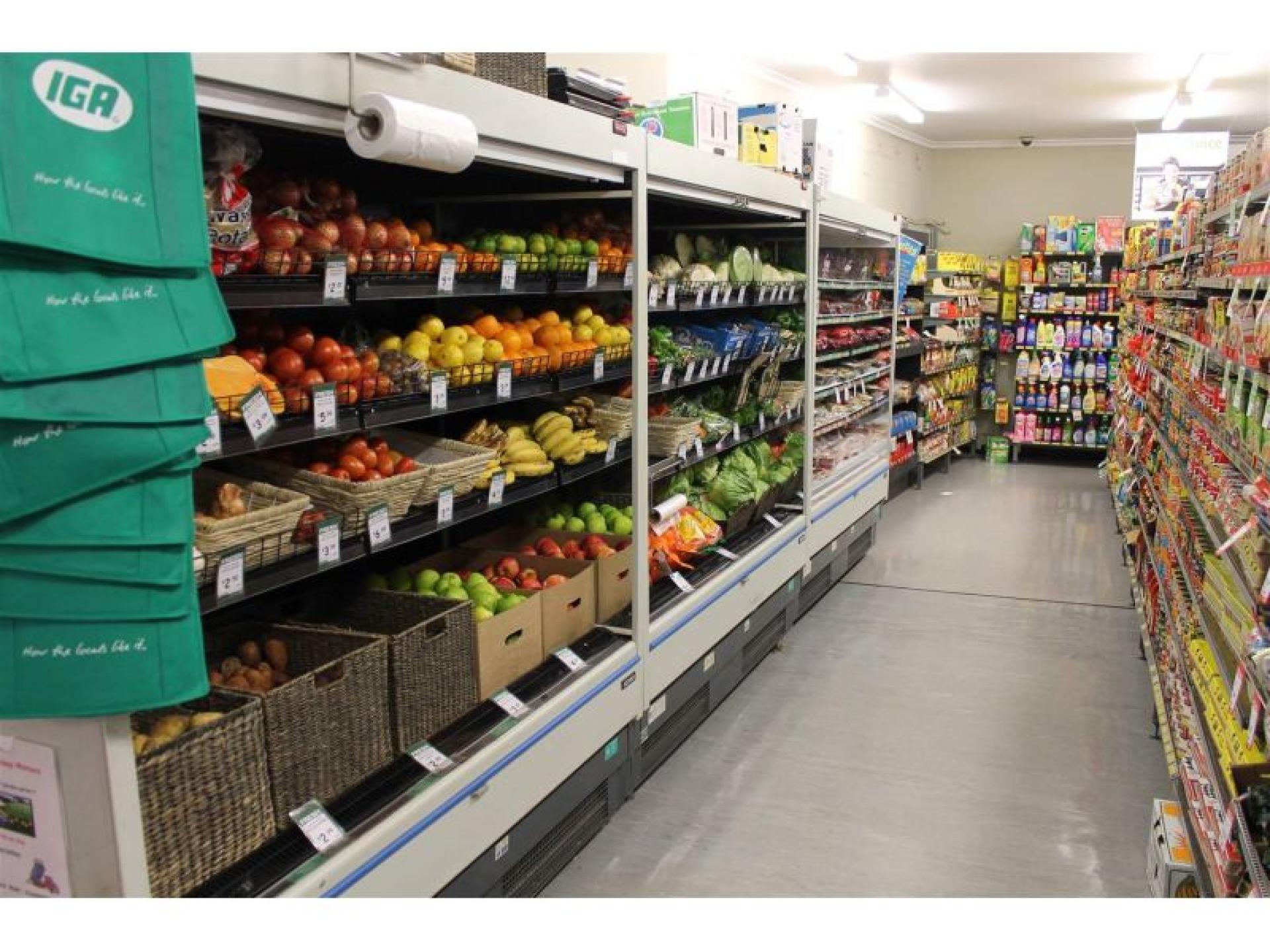 Thriving Iga Convenience Store 660477 2