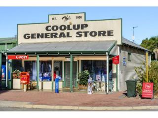 UNDER OFFER - Rare Retail Opportunity in Peel Region - Be the Go-To Business in Town! Business & Property Sale