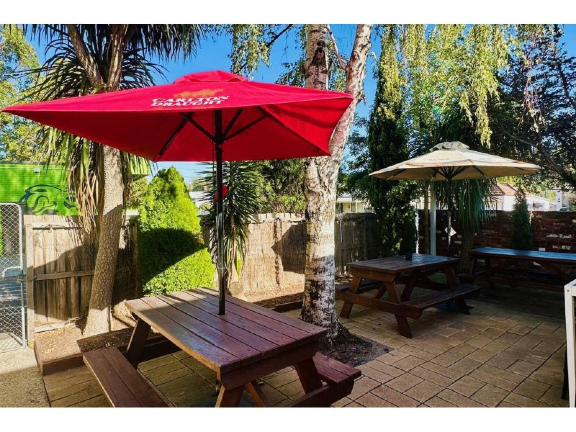 Under Offer - Queen's 661197 2