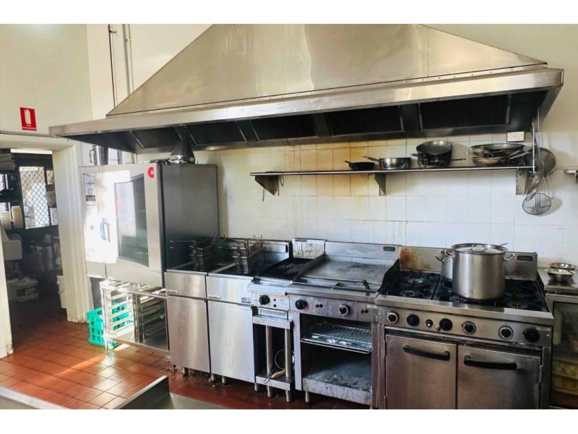 Under Offer - Queen's 661197 3
