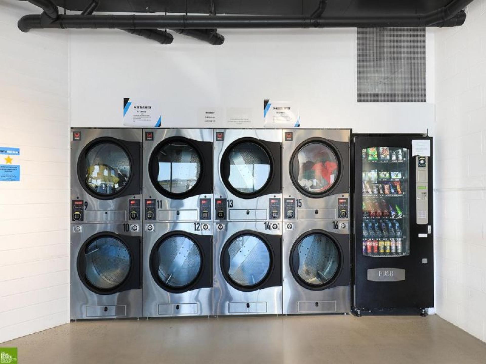 Automated Laundromat – High 661289 3