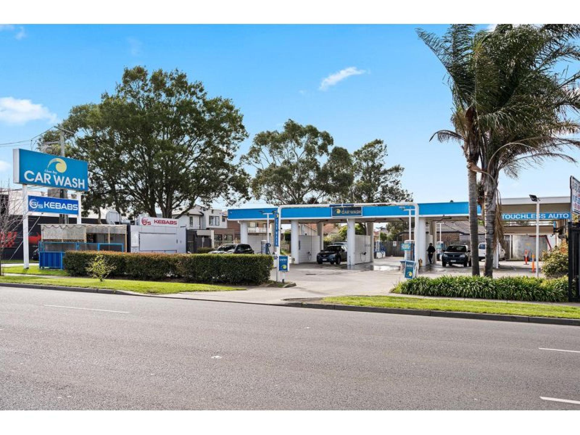 Sydney Road Frontage (>60 661492 1