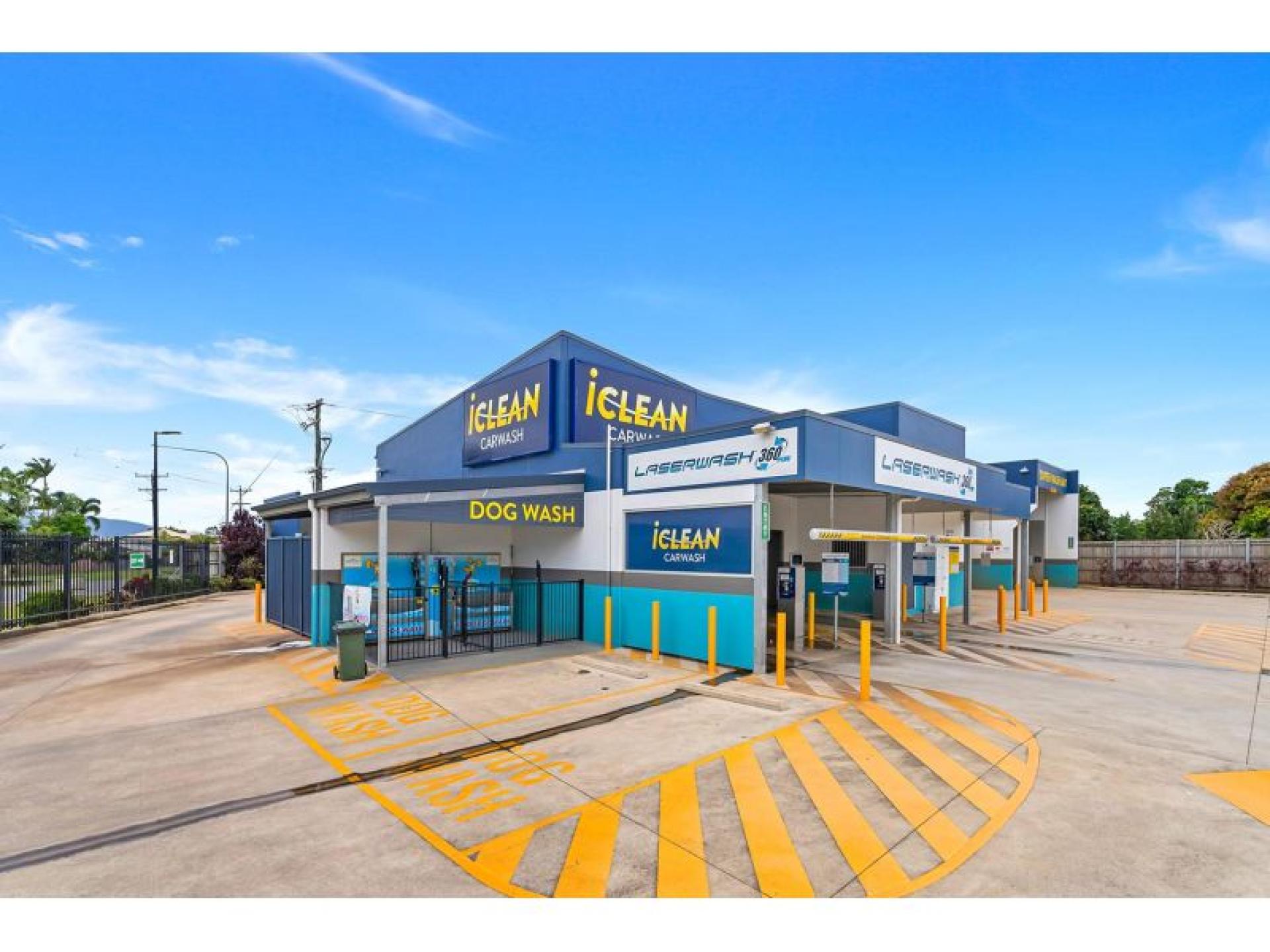 Modern Car Wash With 661495 1