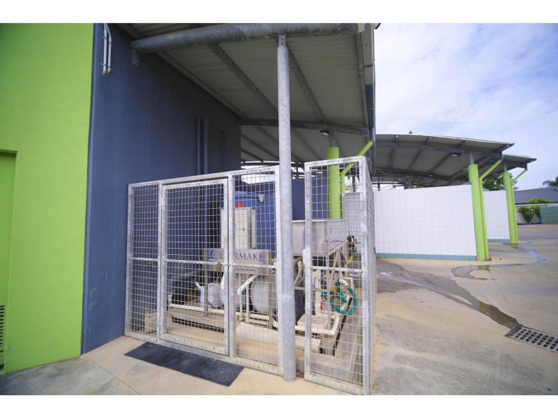 Well-positioned Car Wash With 661499 3