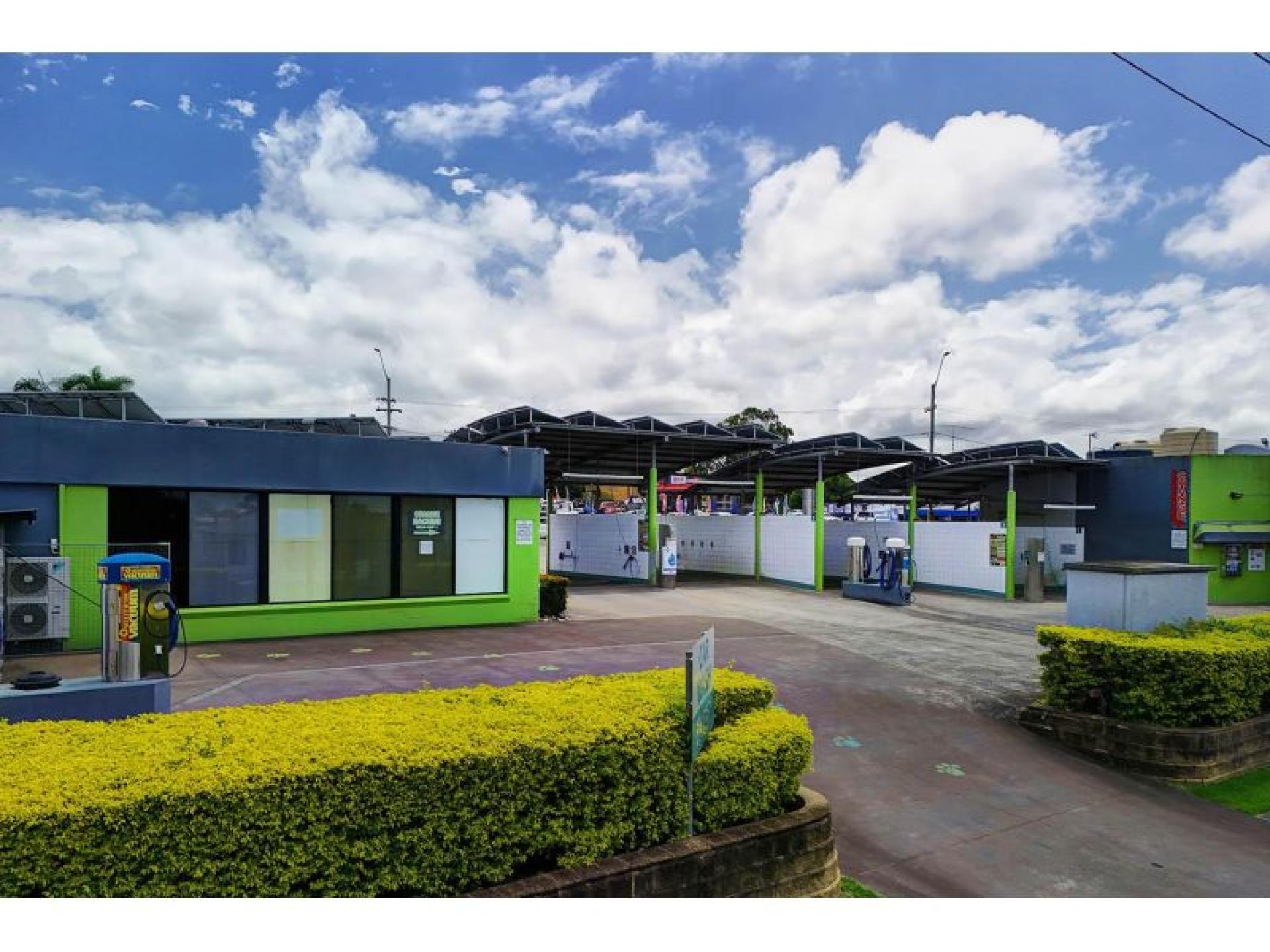 Well-positioned Car Wash With 661499 2