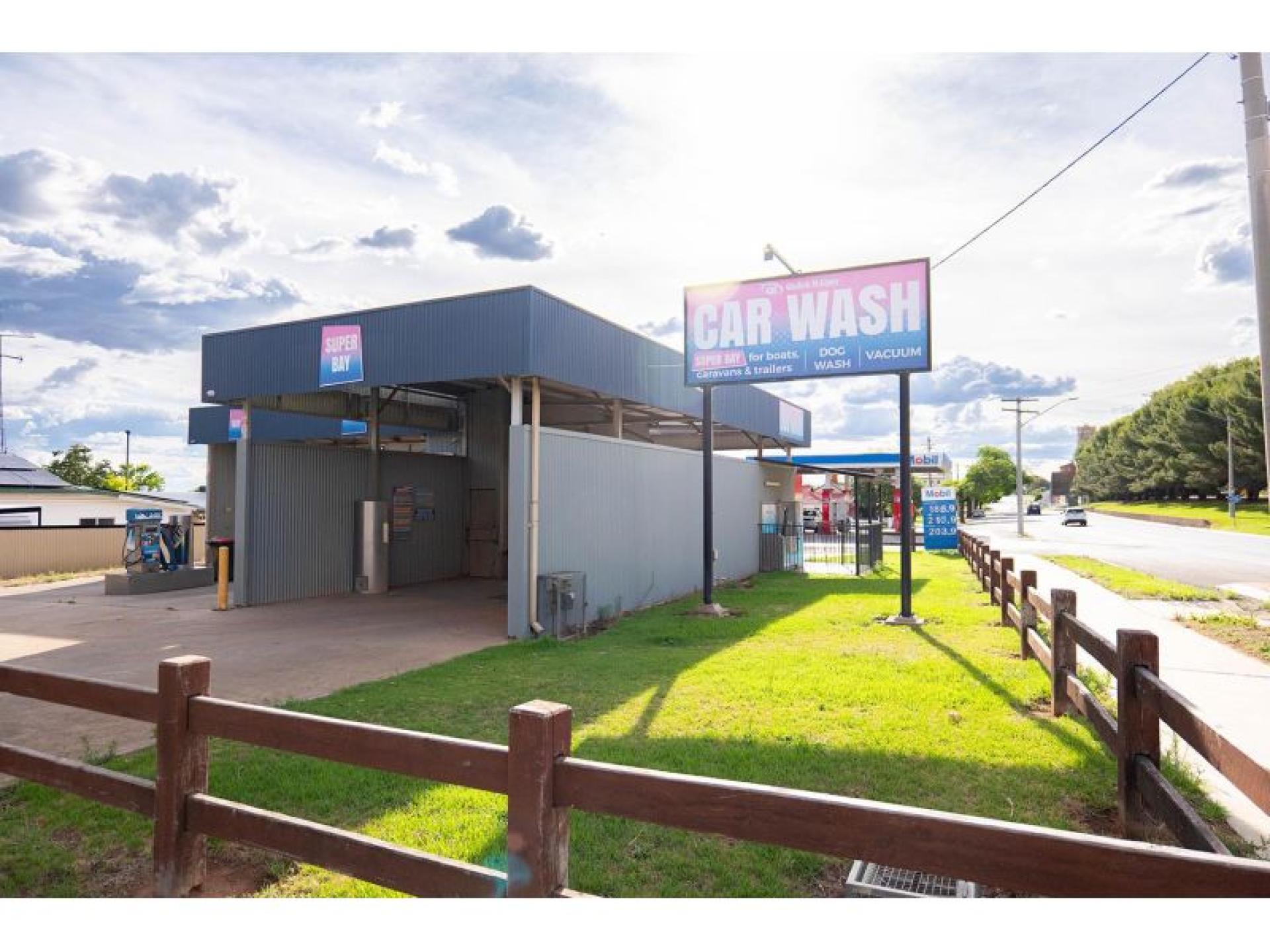 Entry Level Car Wash 661501 1