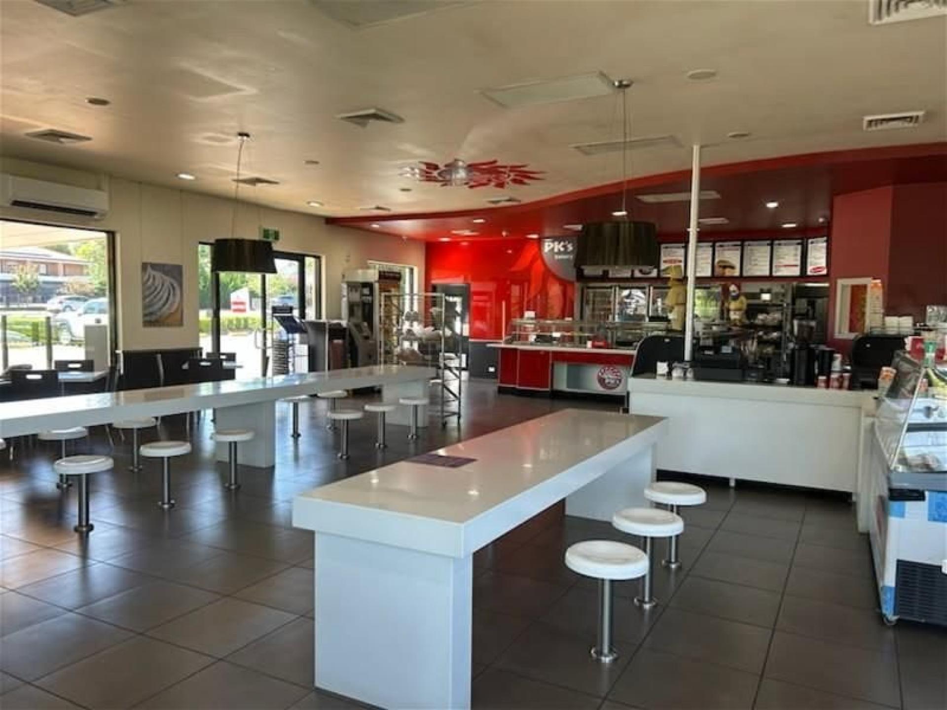 Cafe & Drive Thru 661514 1