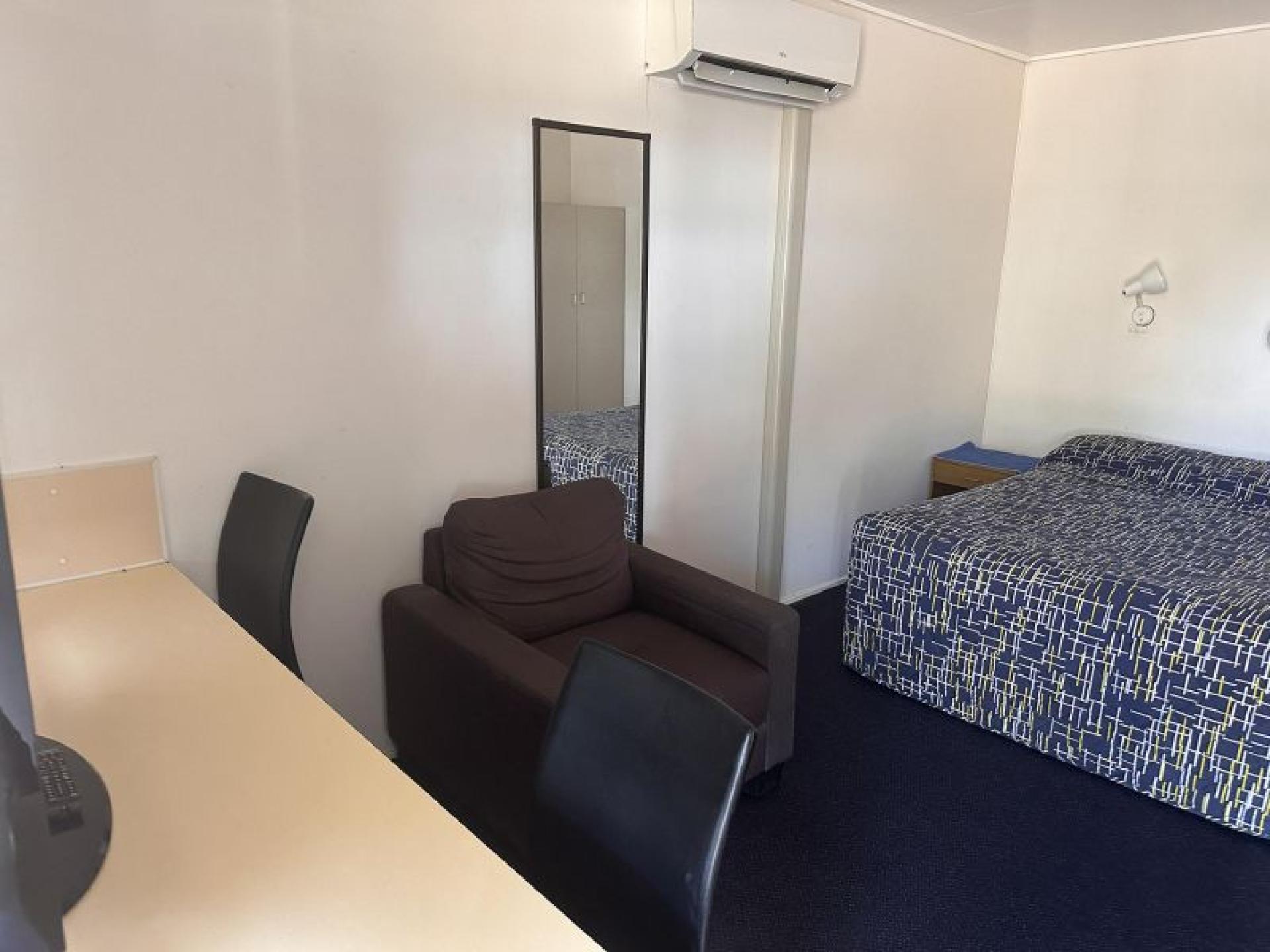 15 Room Freehold Money 662821 3