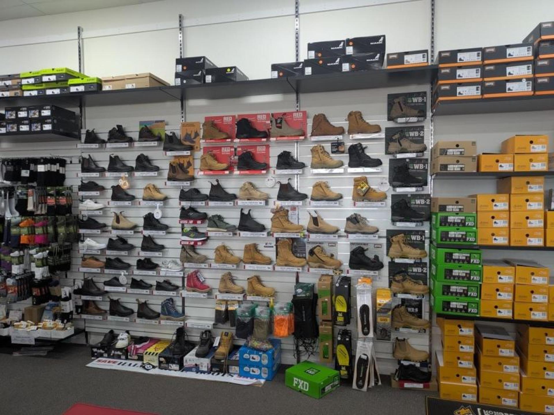 Under Offer - Workwear 663463 3
