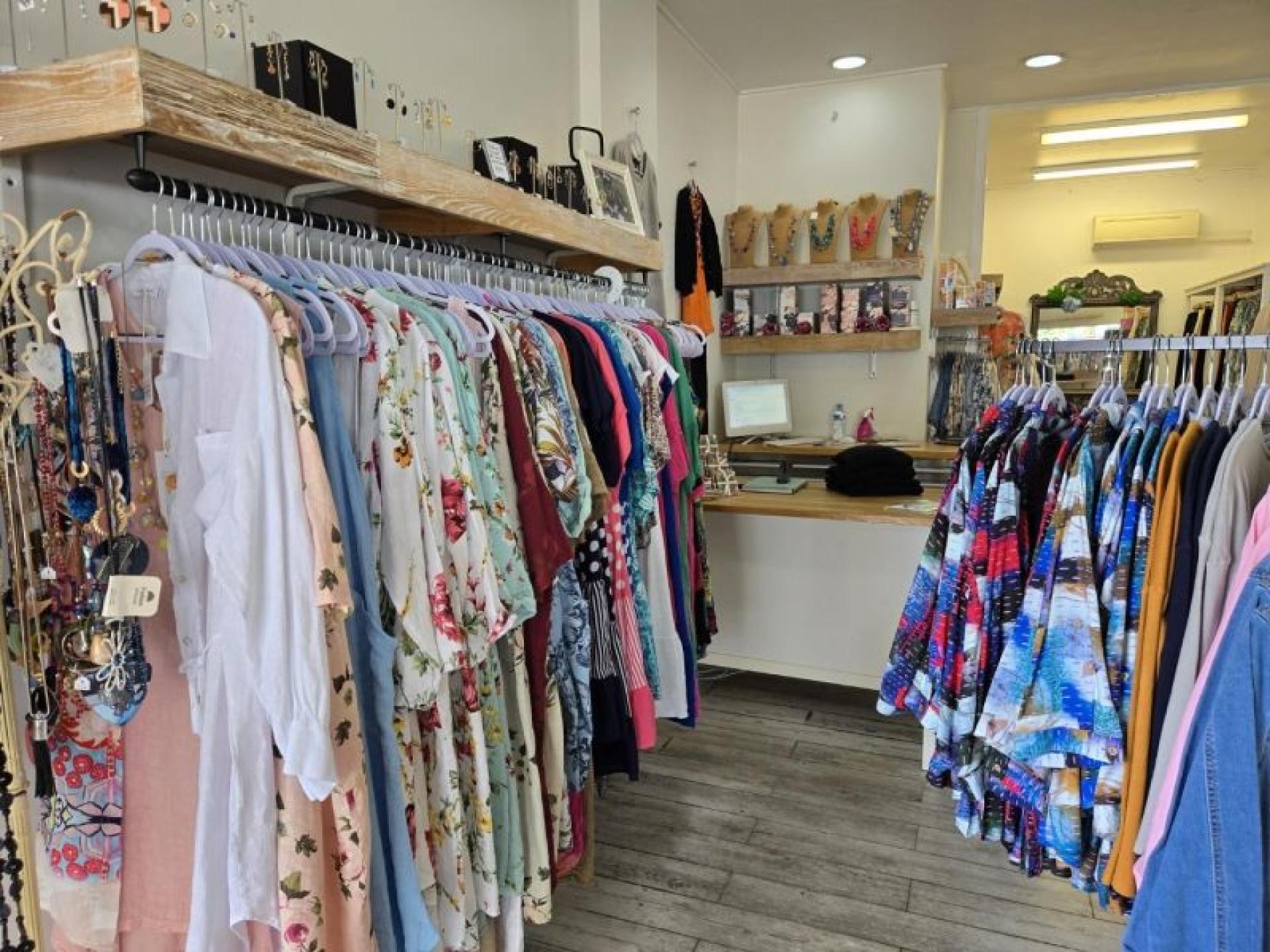 Retail Ladies Clothing Jewellery 663576 3