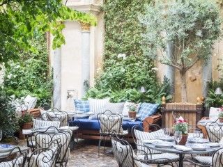 Charming French Restaurant with high sales and cheap rent – A Rare Opportunity