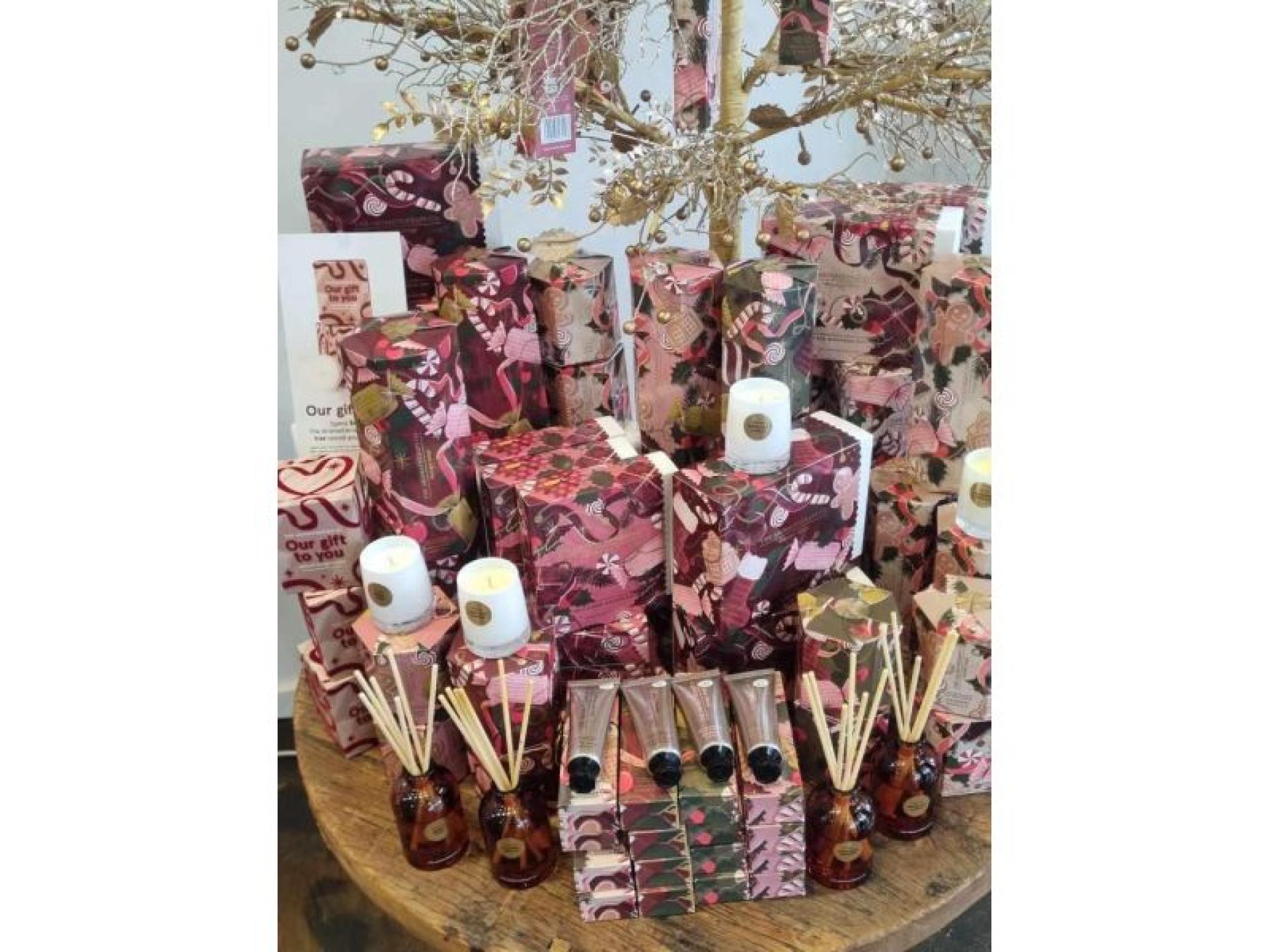 Charming Gift & Lifestyle 664054 2