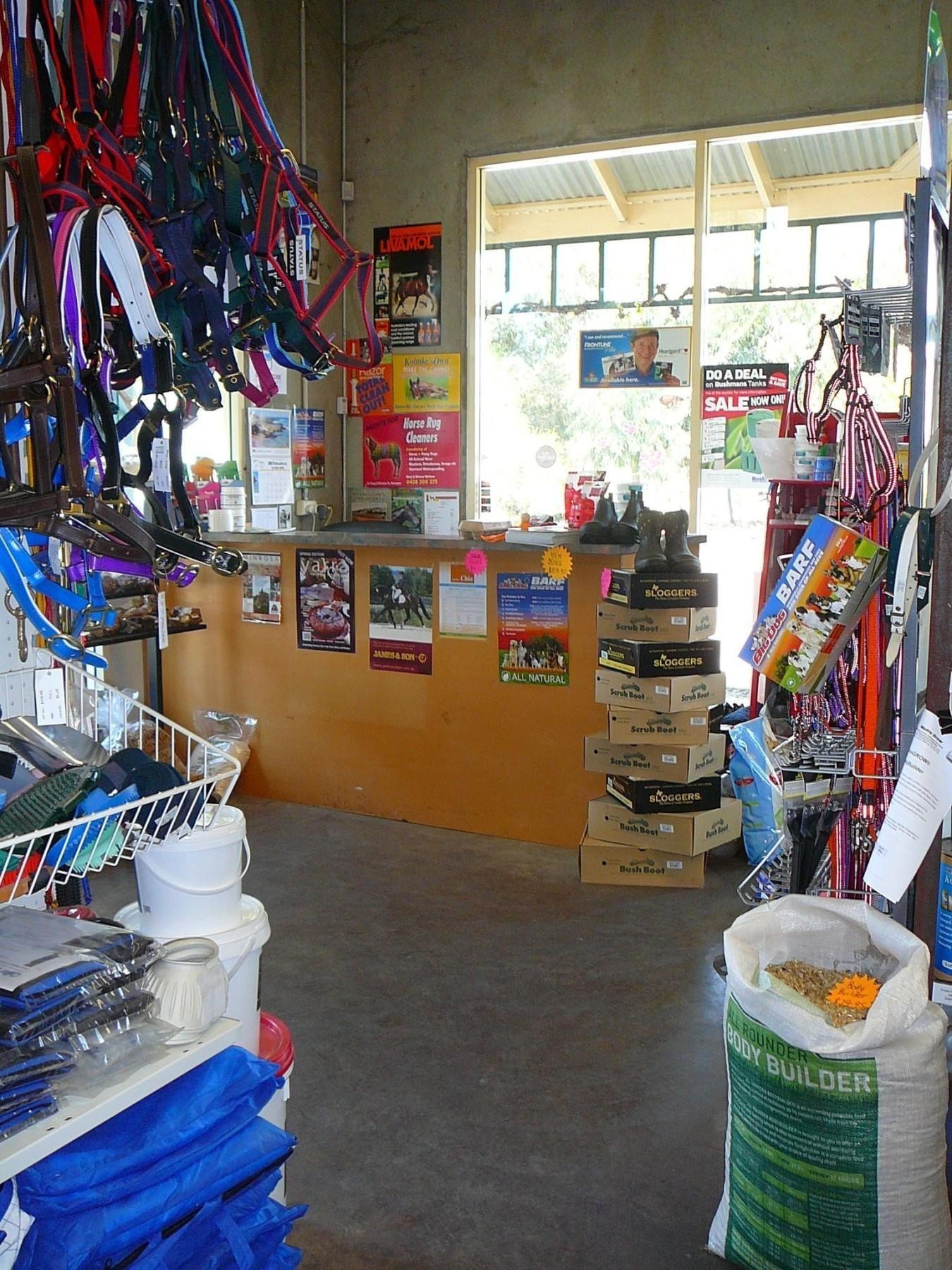 Pet And Stockfeed Store 664142 2
