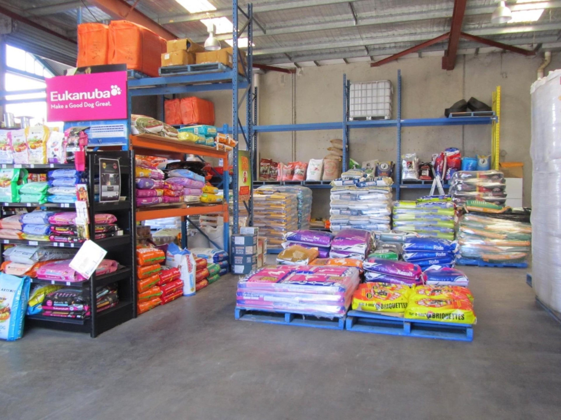 Pet And Stockfeed Store 664142 1