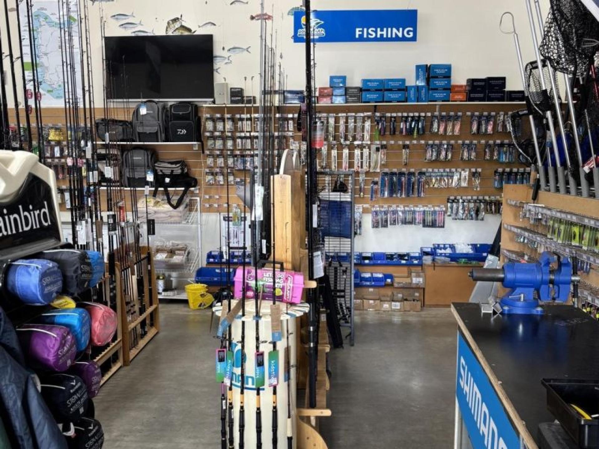 Retail + Online Outdoor 664617 2