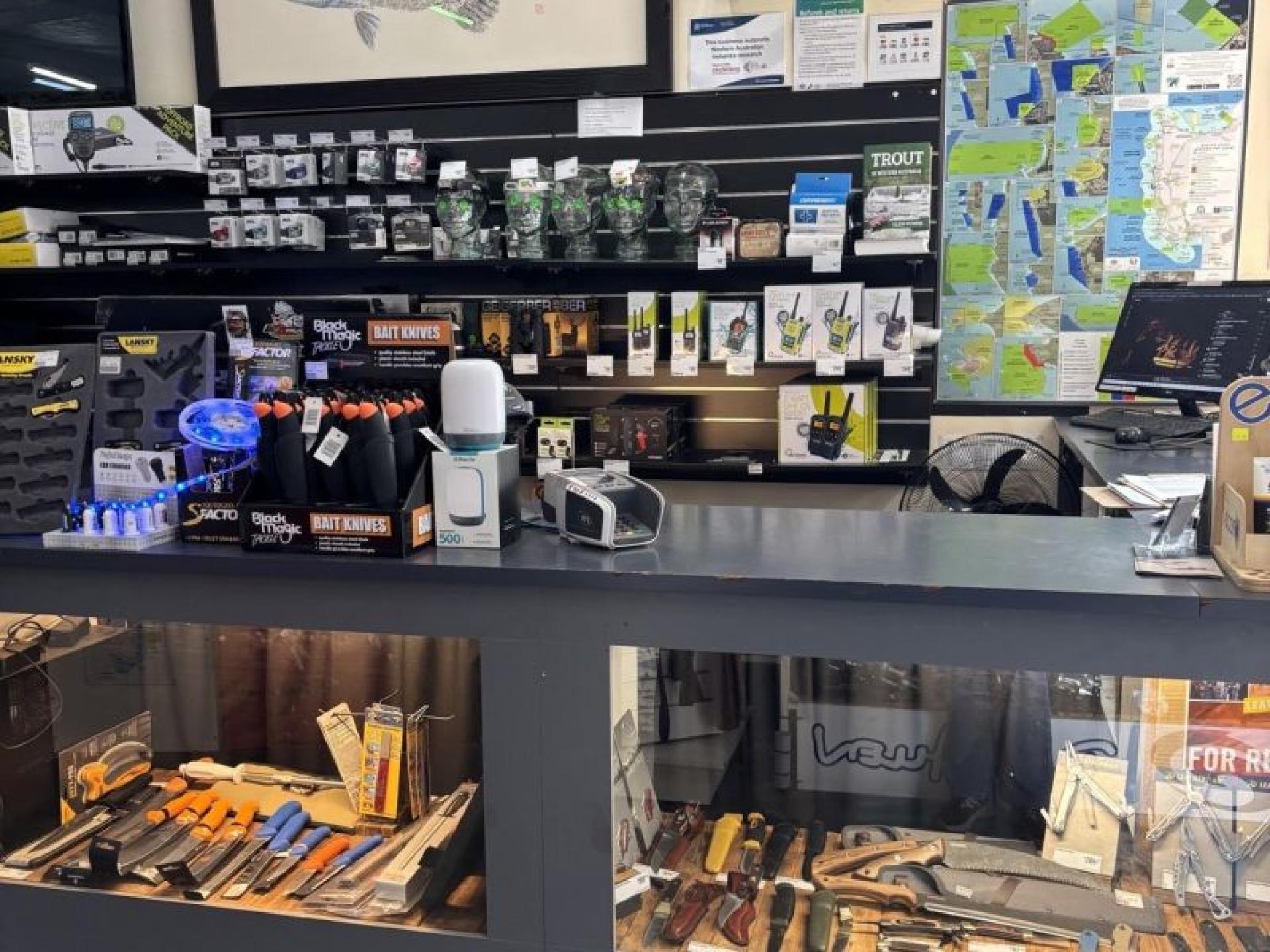 Retail + Online Outdoor 664617 3