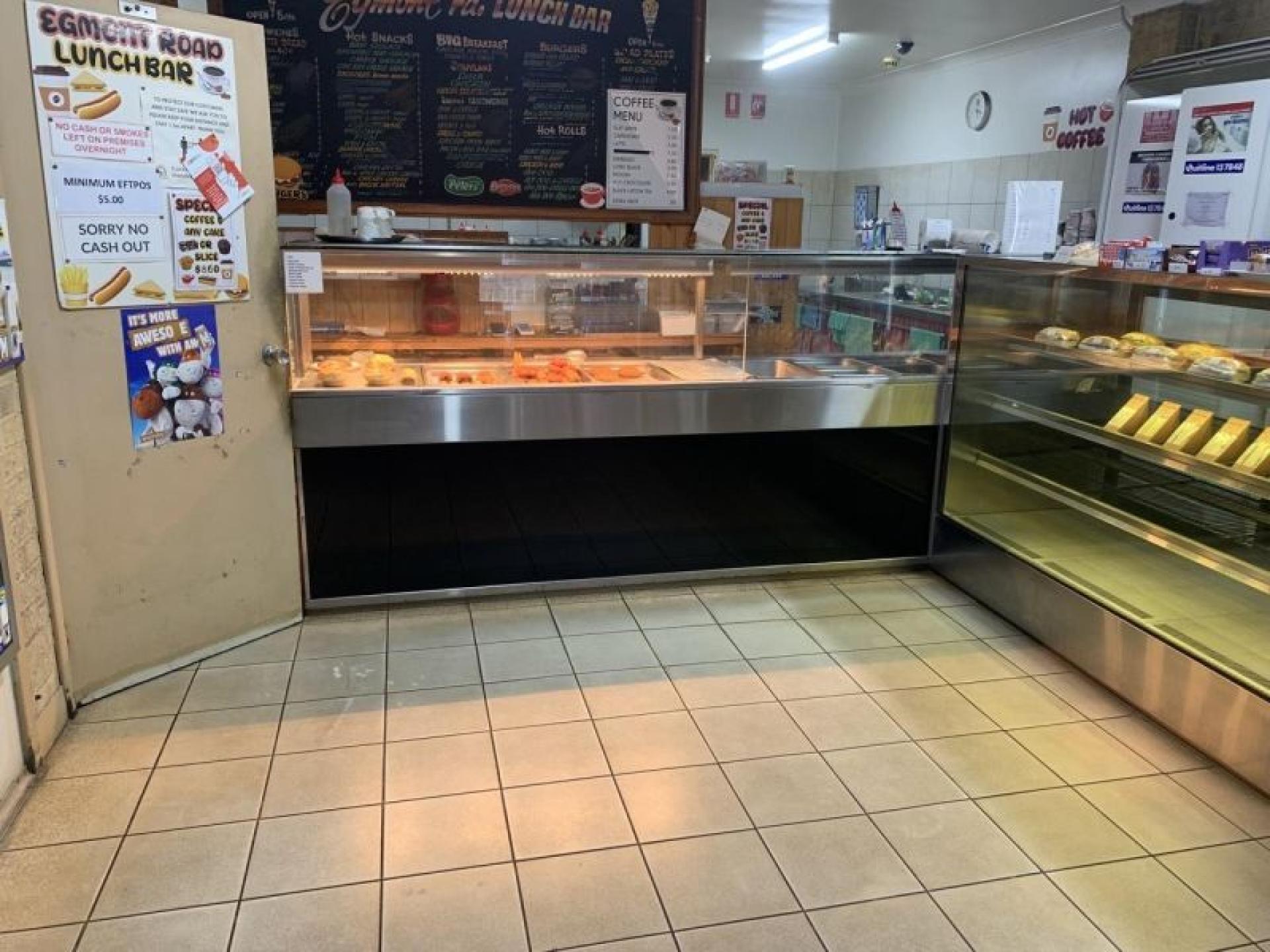 Busy Lunch Bar / 664981 1
