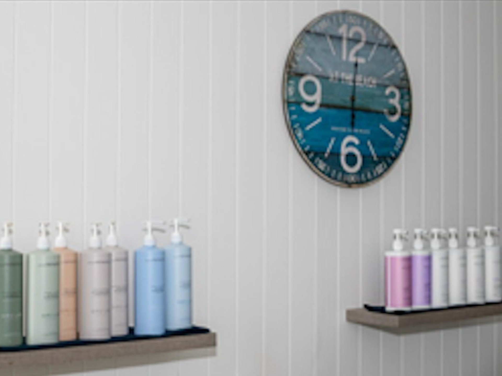 Busy Coastal Hair Salon 665239 3