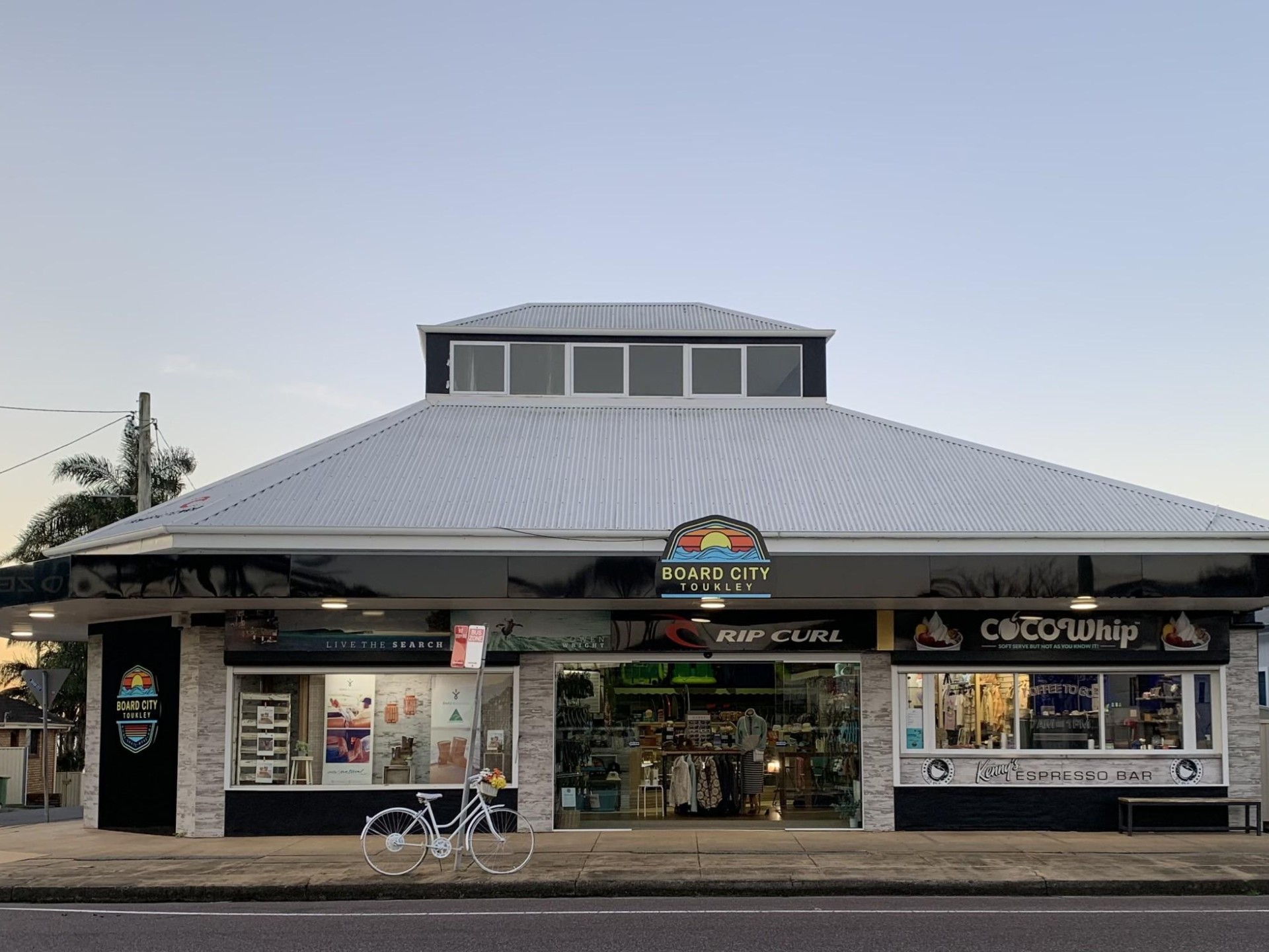 Iconic Surf Shop Huge 666401 1