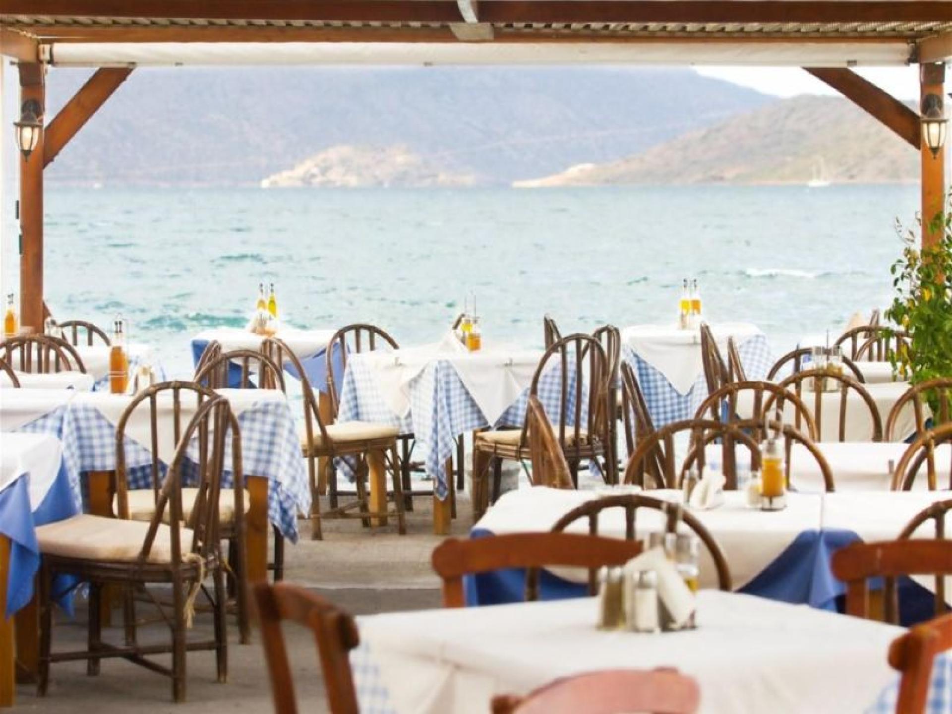 A Hidden Paradise Seafood 666478 3