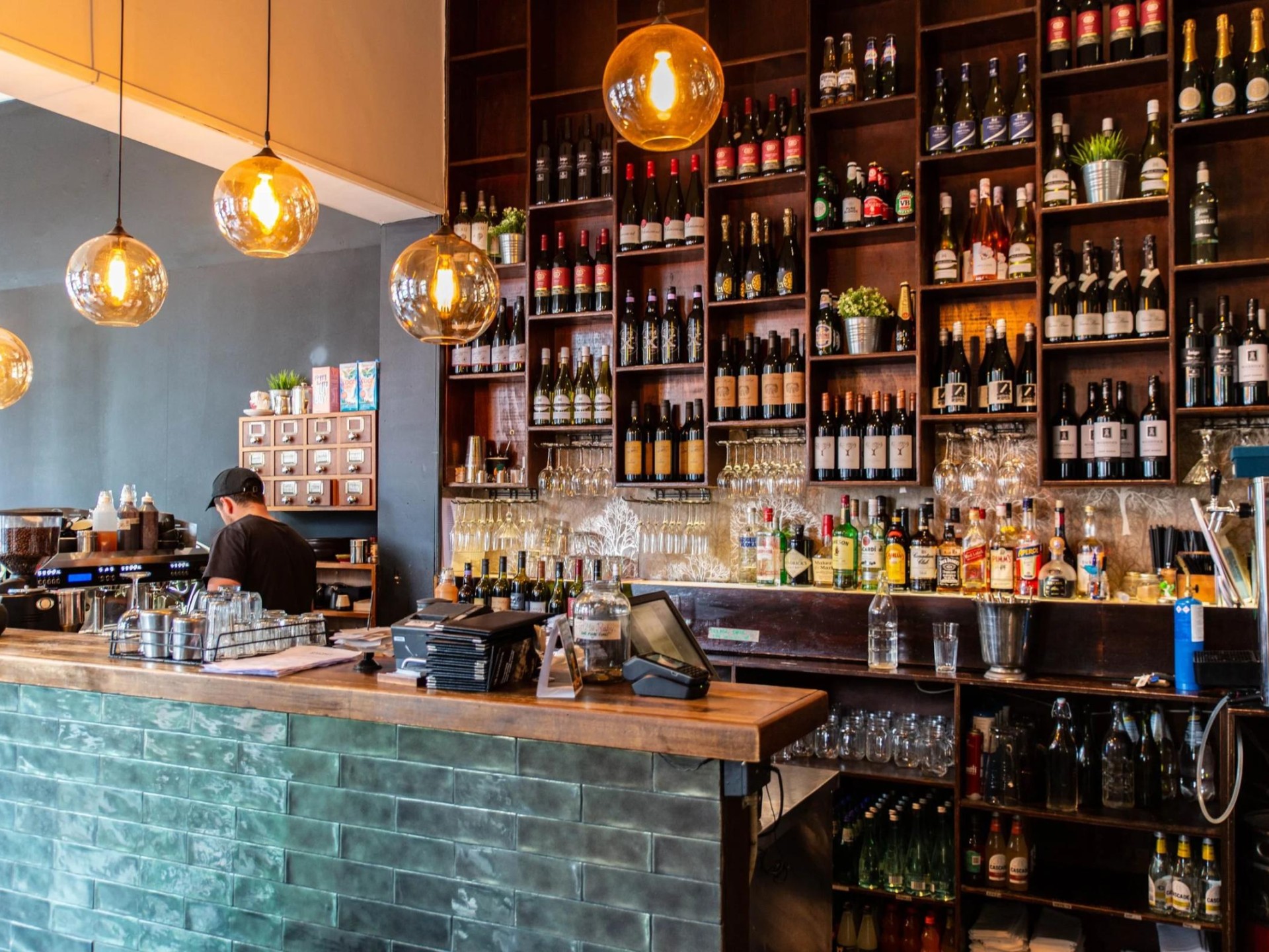 Profitable Cafe/restaurant With Liquor 667713 1