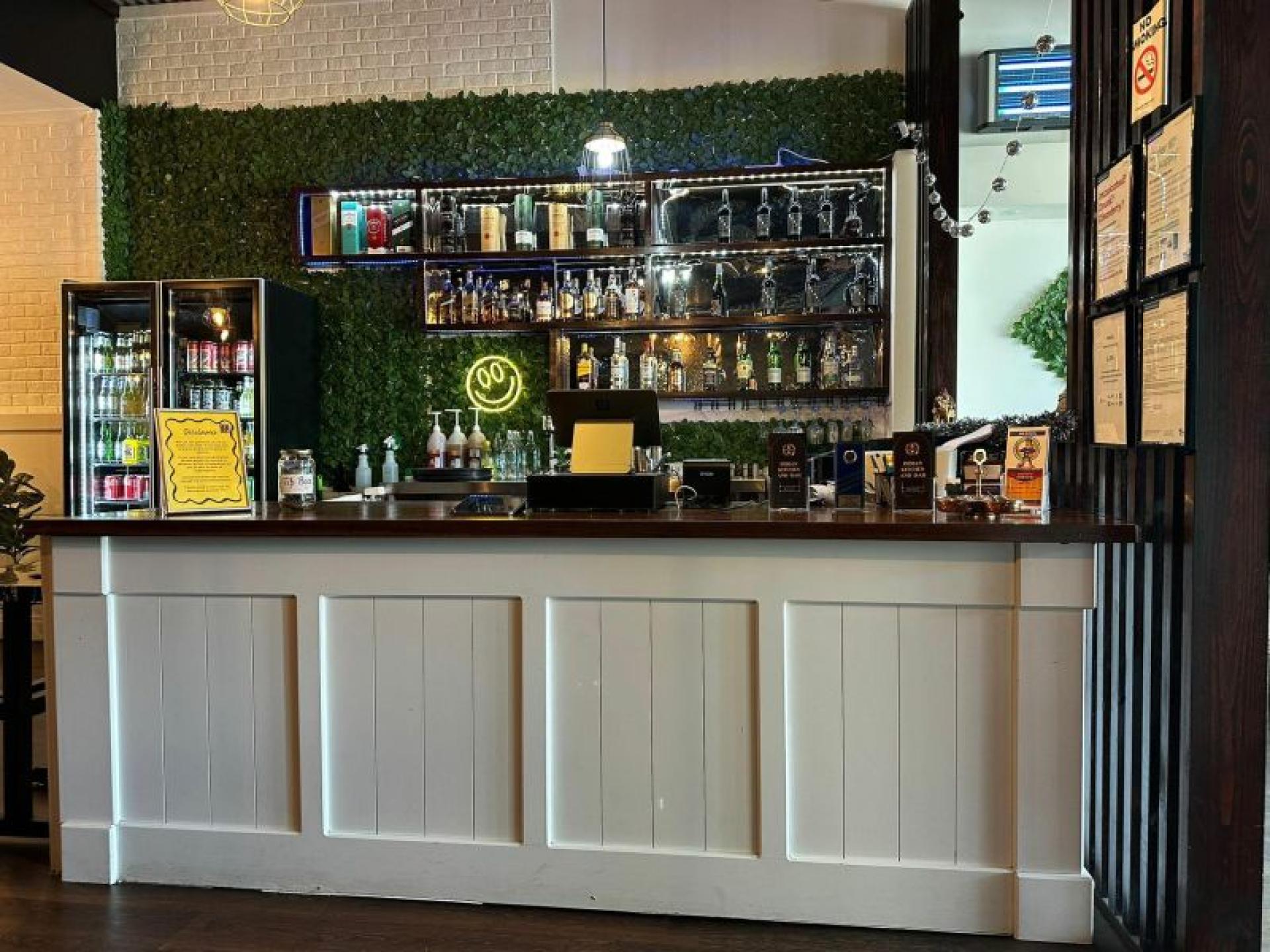 Fully Licensed Indian Restaurant 668475 3