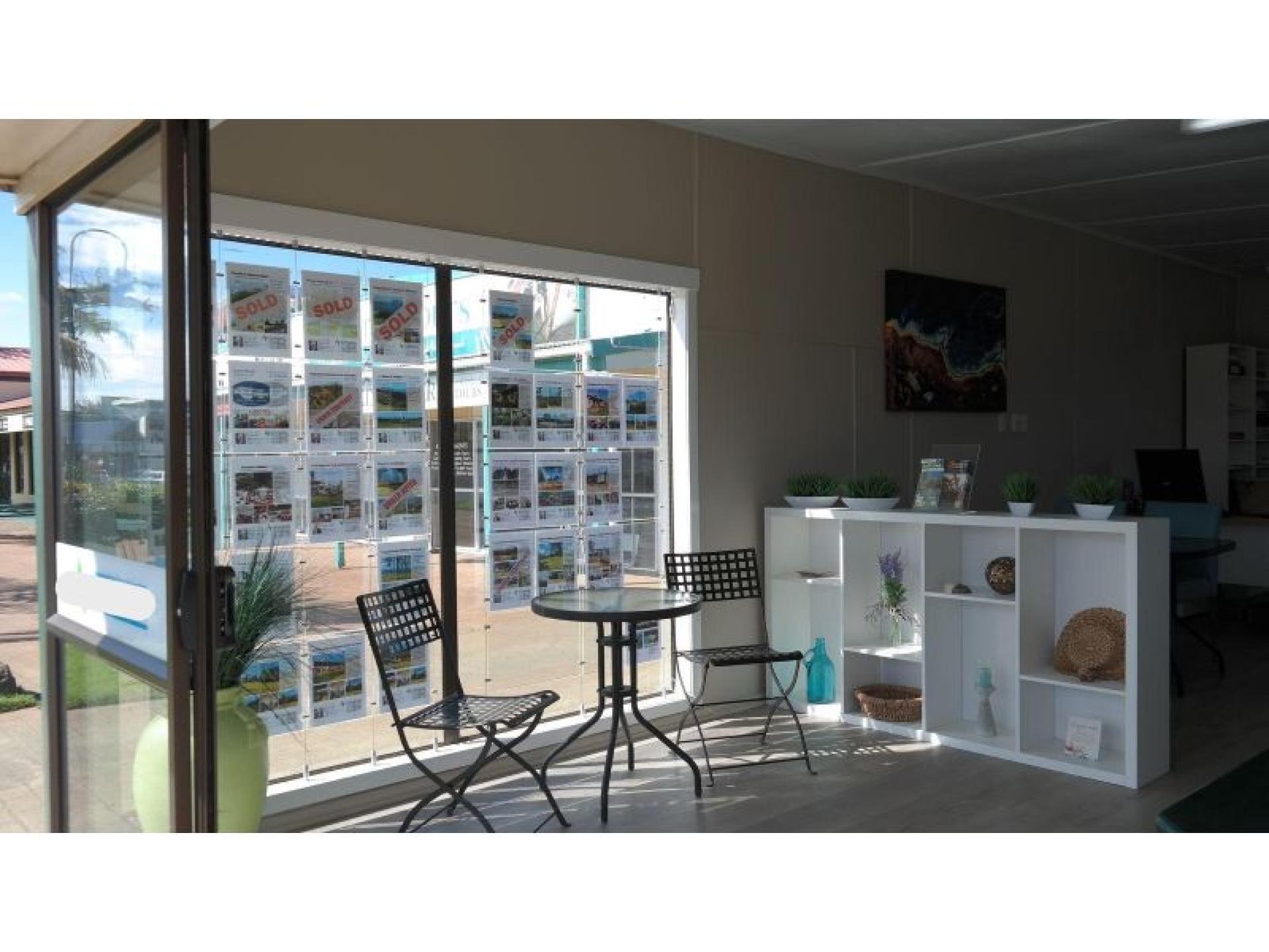 Under Contract - Boutique 668764 2